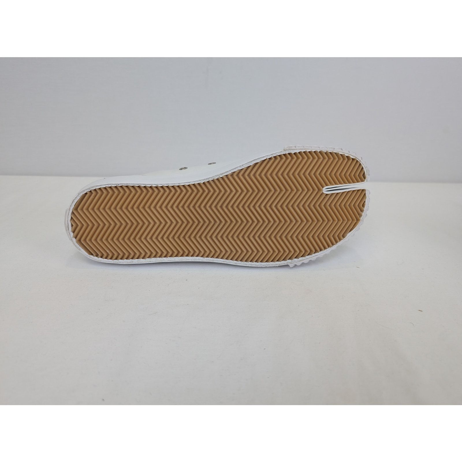 Maison Margiela o1rshd1 Q:3 / Tabi Low Top Sneakers in White Size US 9 / EU 42 - 14 Thumbnail