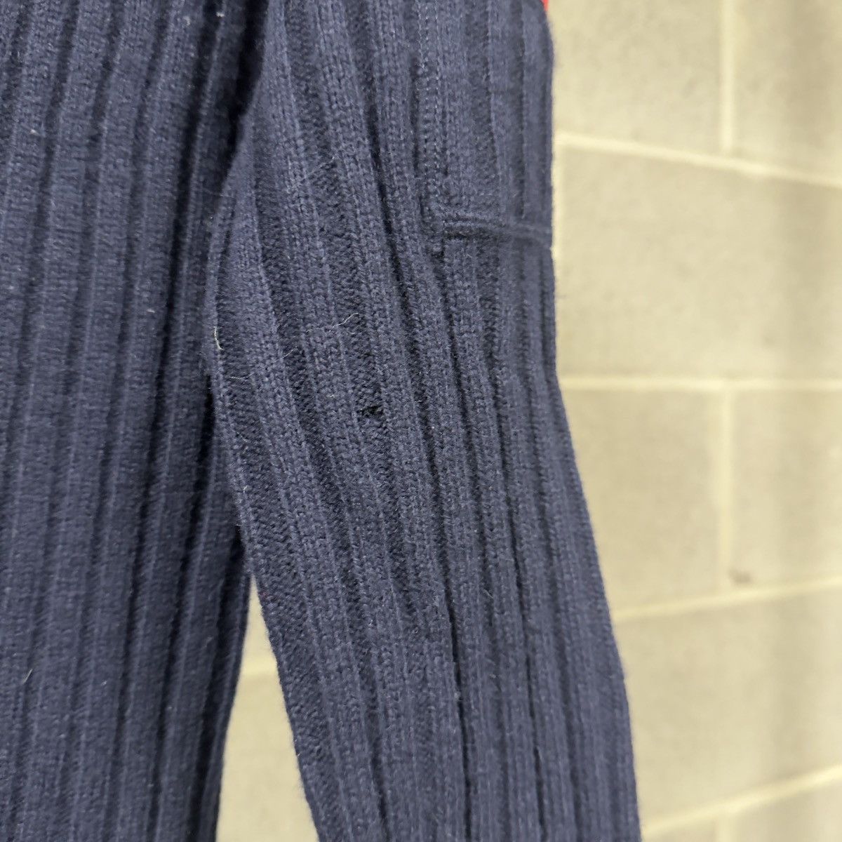 Vintage Vintage Abercrombie & Fitch Lambswool Navy Blue Sweater Size M / US 6-8 / IT 42-44 - 5 Thumbnail