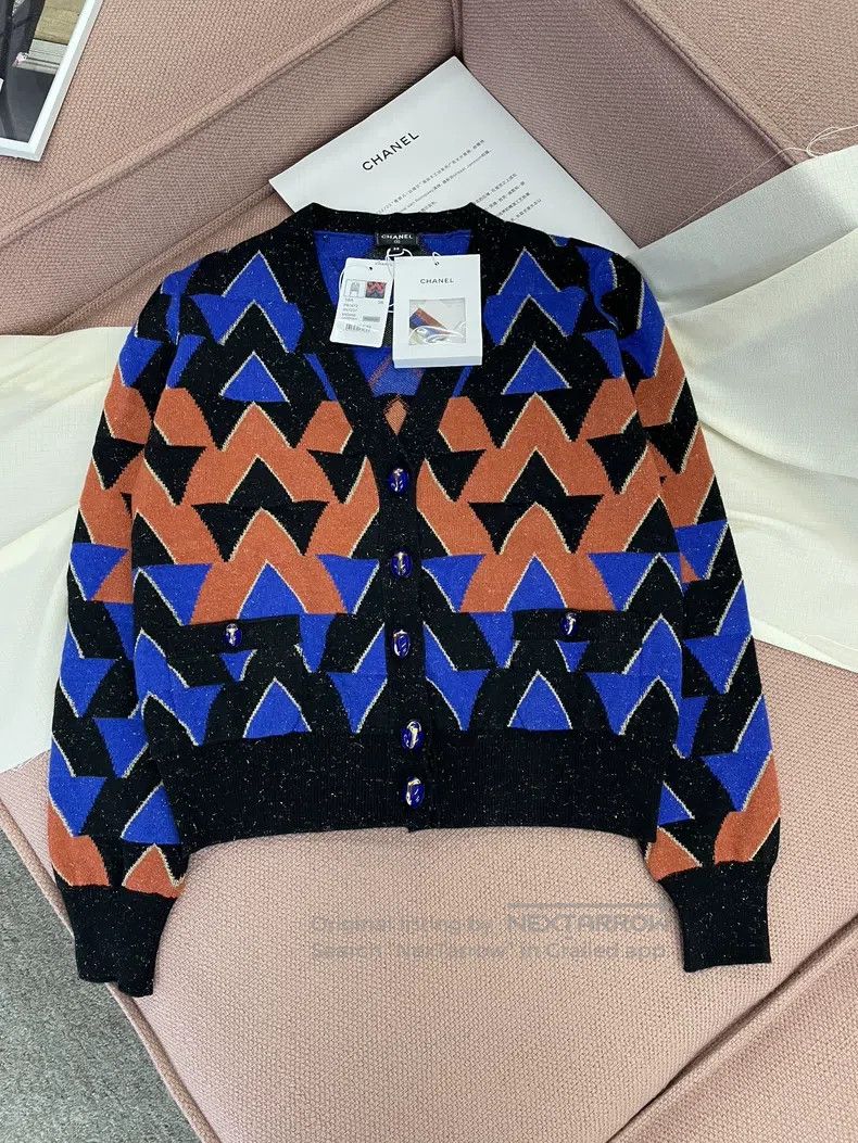Chanel Egyptian series diamond plaid beetle button cardiga