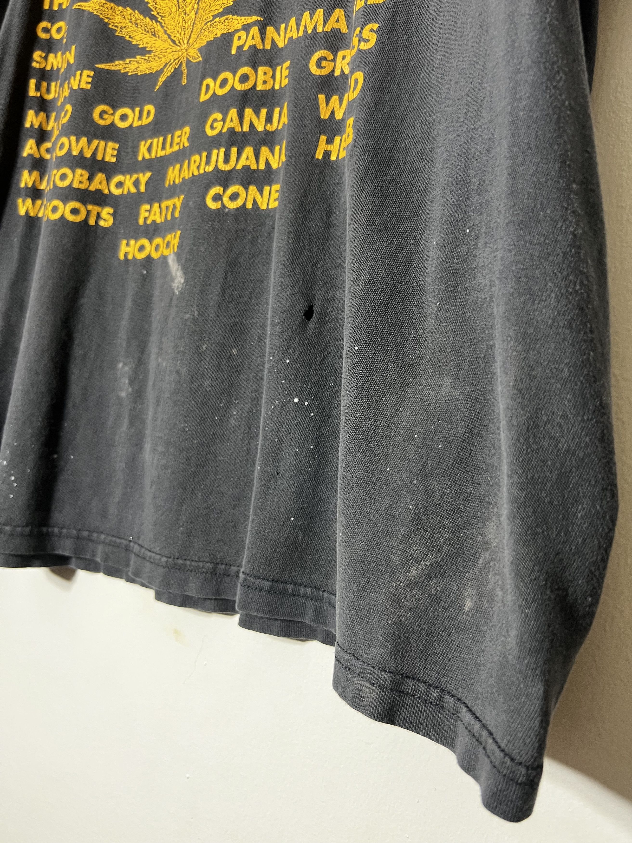 Vintage RARE Vintage Marijuana Leaf 420 Friendly Graphic T-Shirt Size US L / EU 52-54 / 3 - 4 Thumbnail