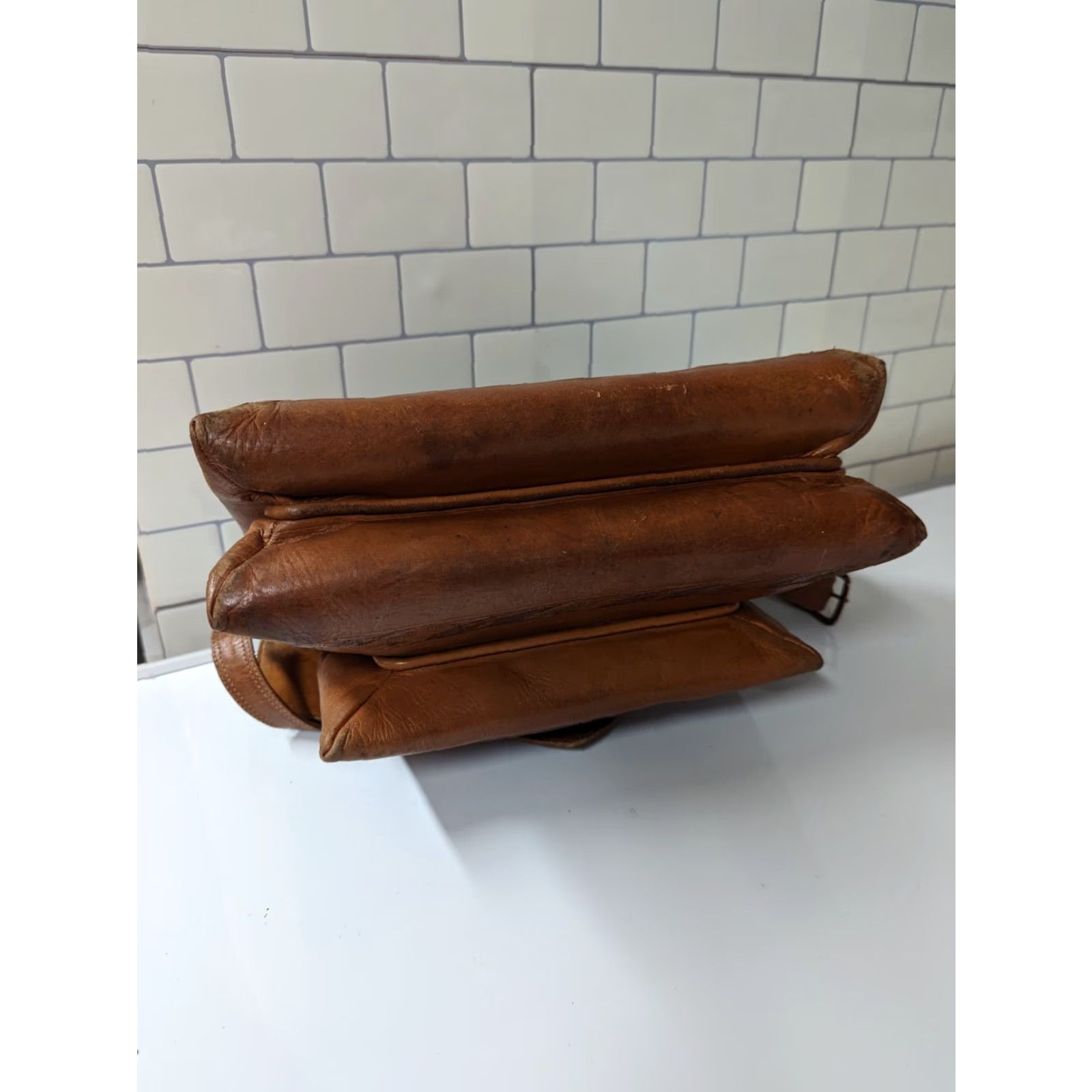 Vintage VINTAGE Leather Hand Tooled Embossed Mexican Handbag Roses Purse Woman Brown Leather Exterior Zipped Compartments 12.5in x 10in Medium Size ONE SIZE - 4 Thumbnail