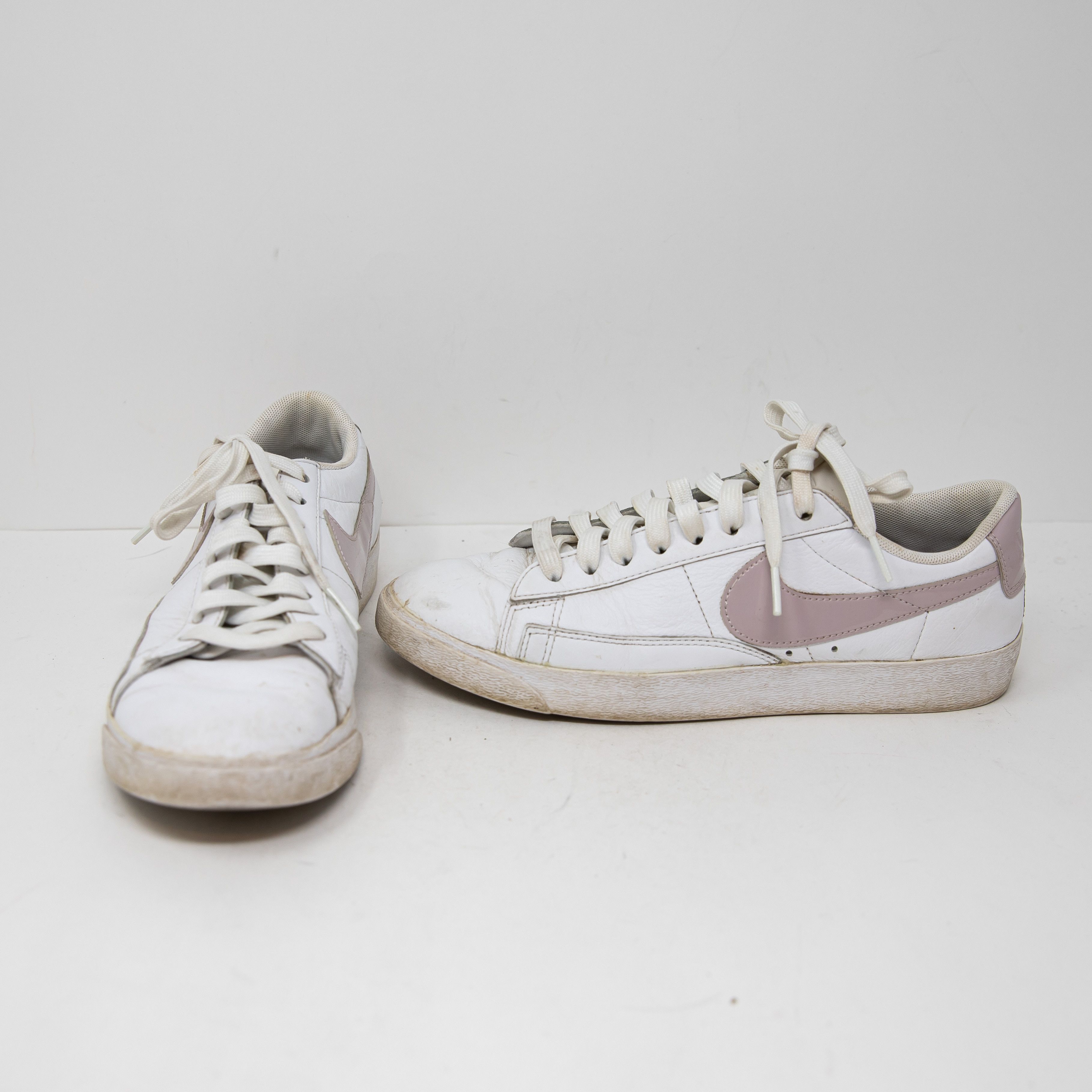 Nike Nike Women's AA3961-105 LE Trainer Blazer Low Size US 8 / IT 38 - 1 Thumbnail