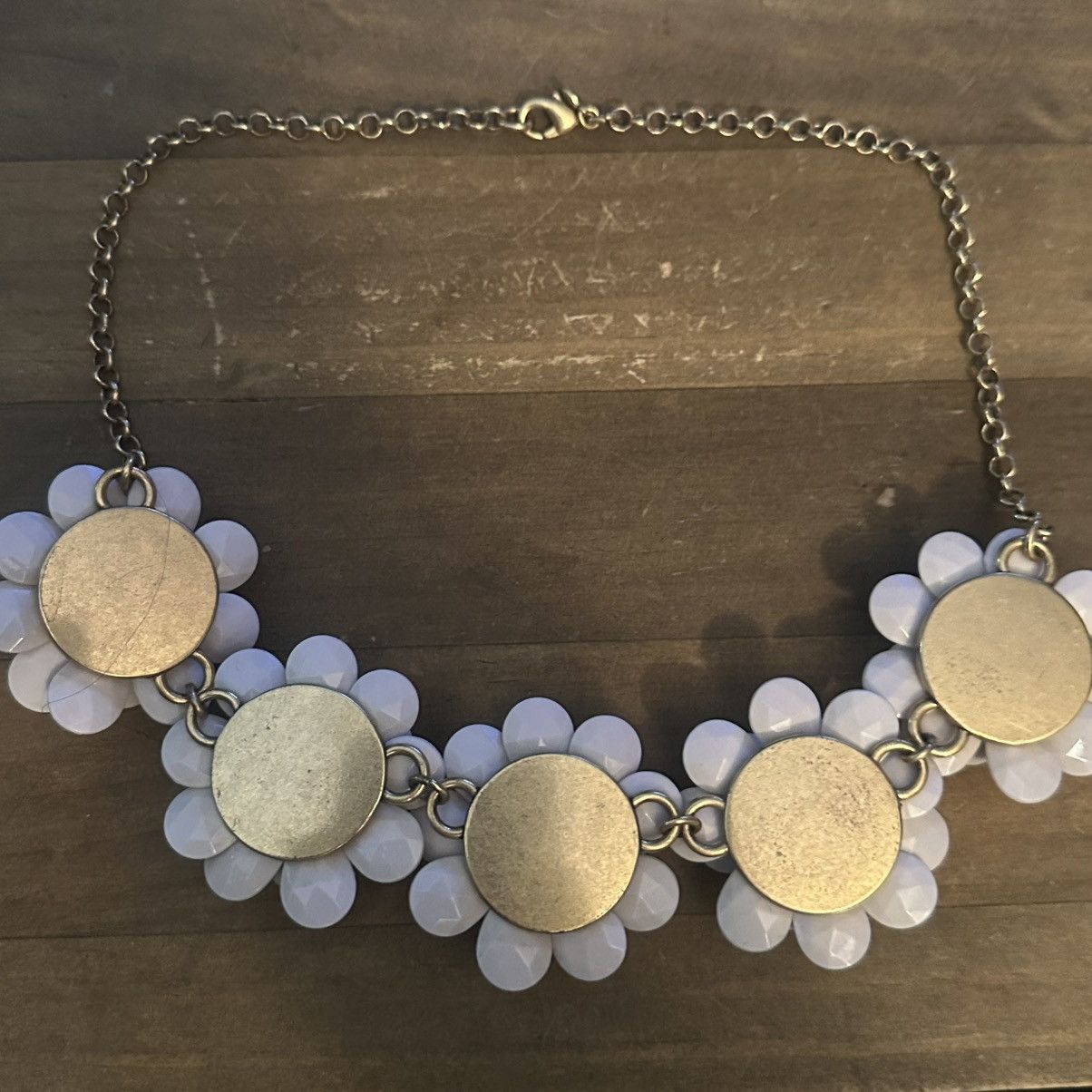 J.Crew J.Crew gold tone light gray flowers statement necklace Size ONE SIZE - 5 Thumbnail