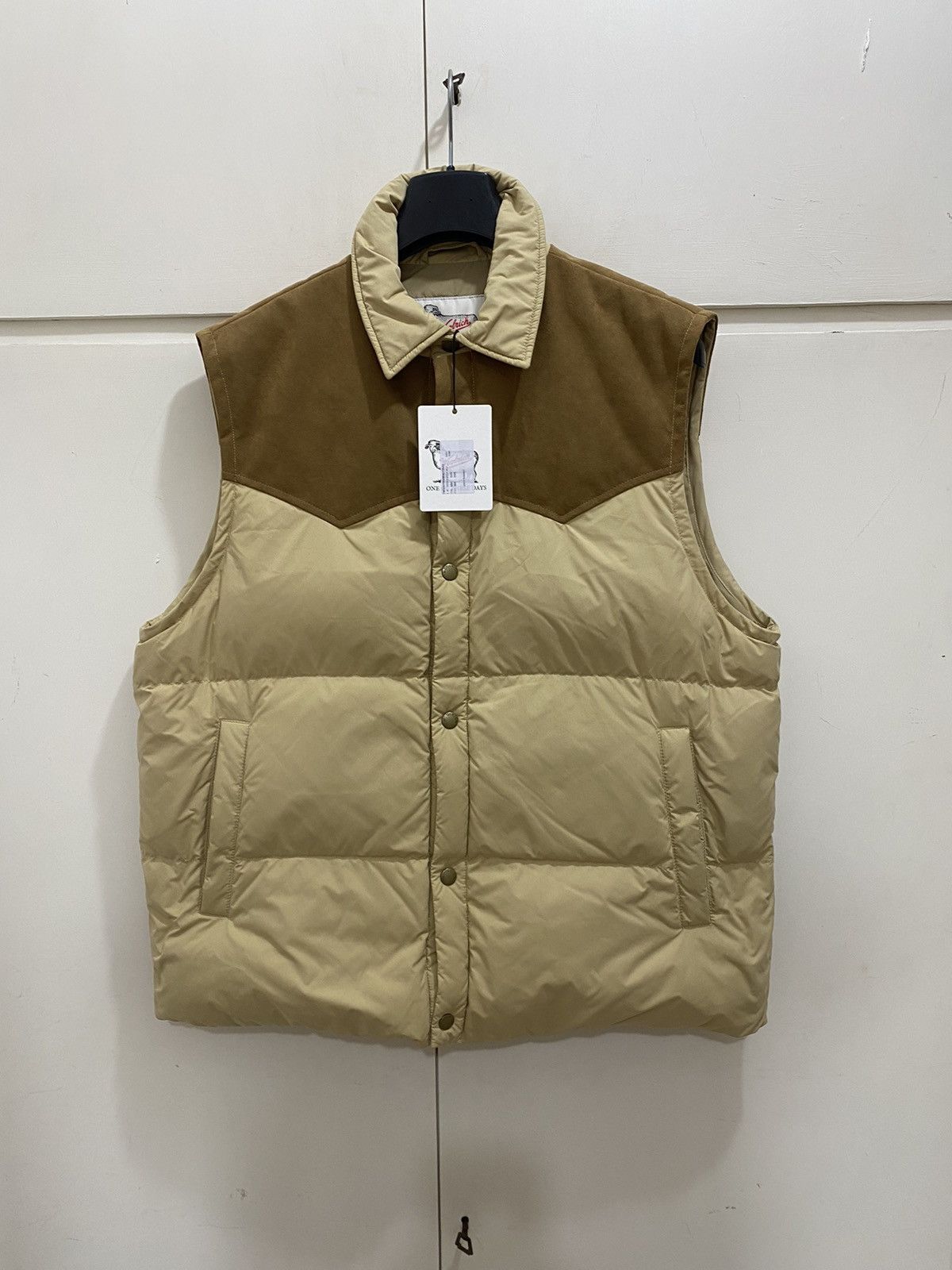 Woolrich Woolen Mills Woolrich Puffer Vest, size XL, beige/brown, new with tag. Size US XL / EU 56 / 4 - 1 Thumbnail