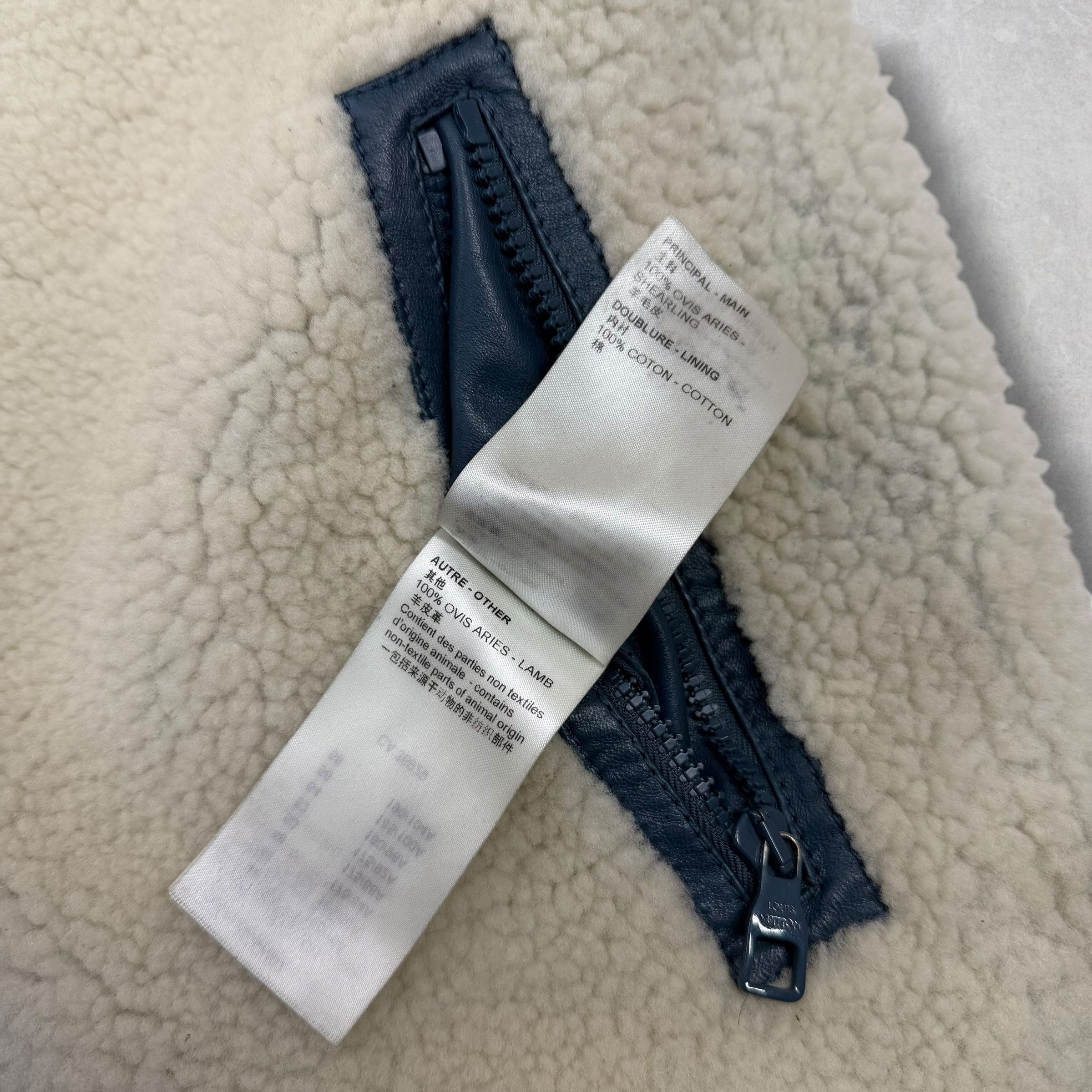Louis Vuitton Louis Vuitton Reversible Shearling Gilet 46 (S) Size US S / EU 44-46 / 1 - 13 Thumbnail