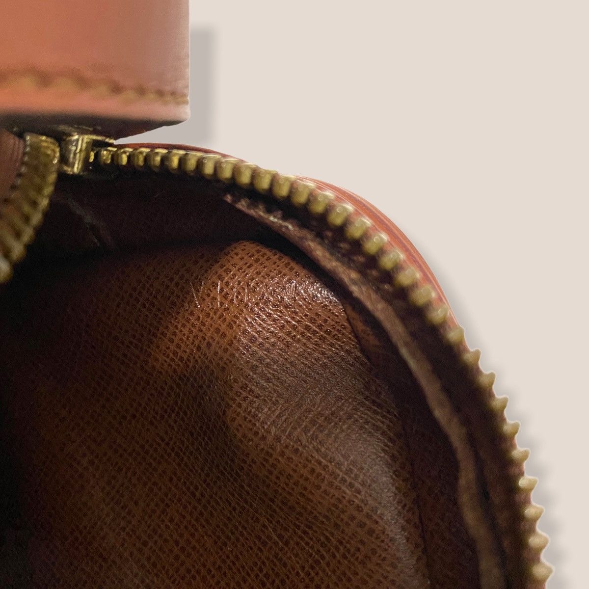 Louis Vuitton ‼️LASTDROP‼️LOUIS VUITTON JEUNE FILLE EPI LEATHER SHOULDER BAG Size ONE SIZE - 9 Thumbnail