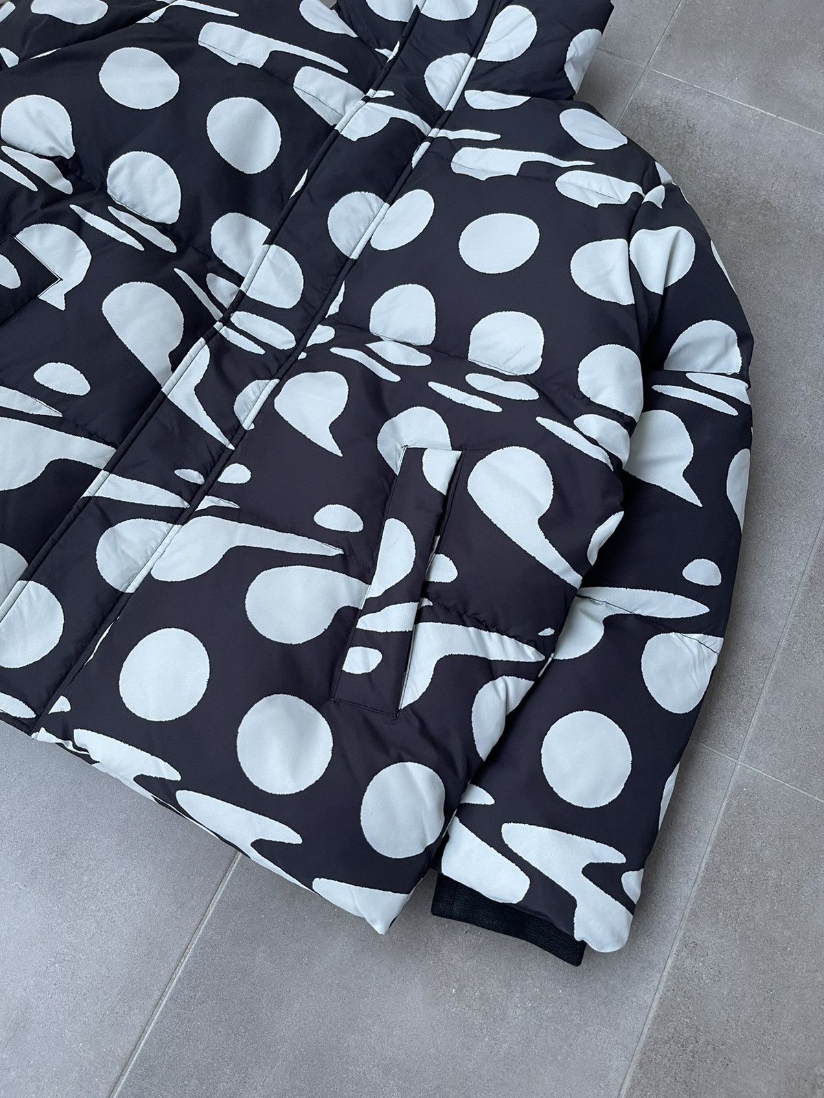 Etudes !DS! AW22 Etudes Allover Dots White Black Puffer Jacket Size US XL / EU 56 / 4 - 9 Thumbnail