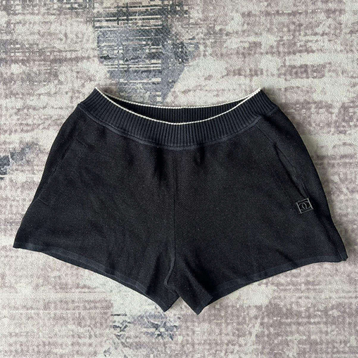 Chanel Chanel Logo Short Pants Size 28" / US 6 / IT 42 - 2 Thumbnail