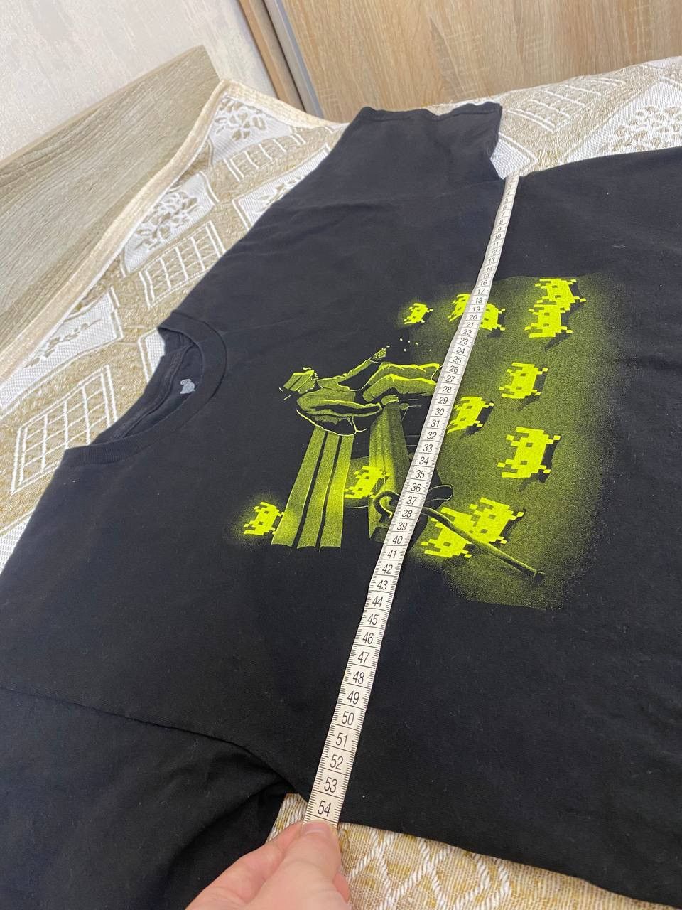 Playstation 🔥 Space Invaders Feeding The Pixels Vintage Game T Shirt Y2K Size US L / EU 52-54 / 3 - 10 Thumbnail