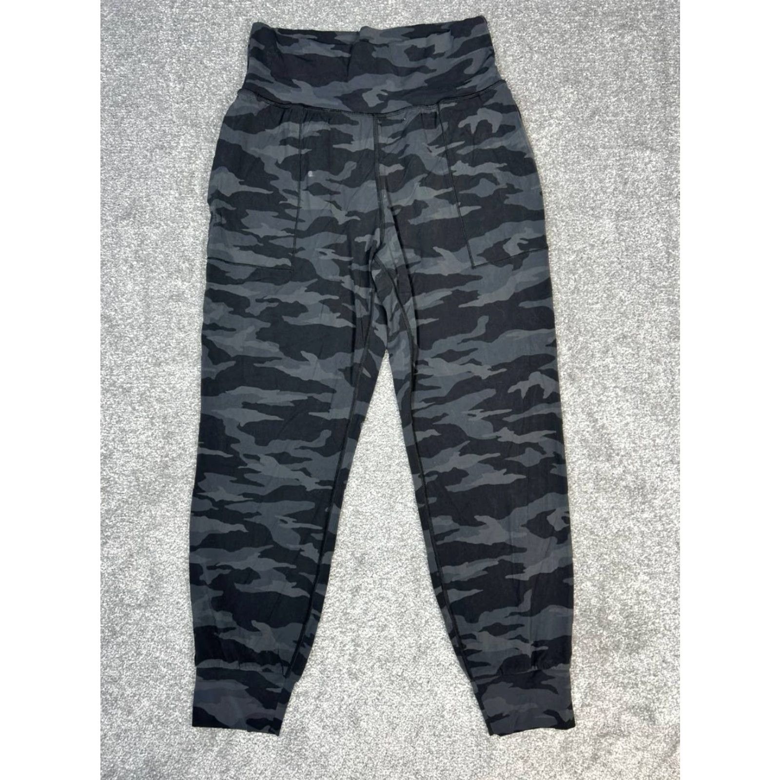 Athleta Athleta Jogger Pants Womens M Black Salutation Camo Running & Jogging Athleisure 27 In Inseam Pockets Easy Care Casual Activewear Fashion Size 32" / US 10 / IT 46 - 2 Thumbnail