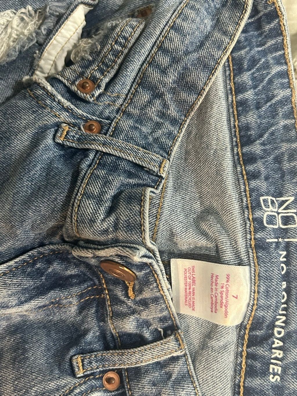 Other Juniors No Boundaries Jean Shorts Size 7 Blue Distressed Size 30" / US 8 / IT 44 - 4 Thumbnail