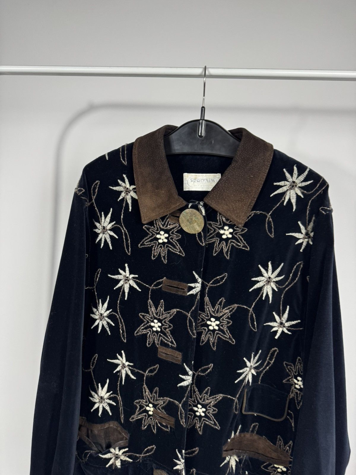 Sportalm Kitzbuhel Sportalm Vintage Embroidered Velvet Jacket Leather Collar 38 Size XL / US 12-14 / IT 48-50 - 4 Thumbnail