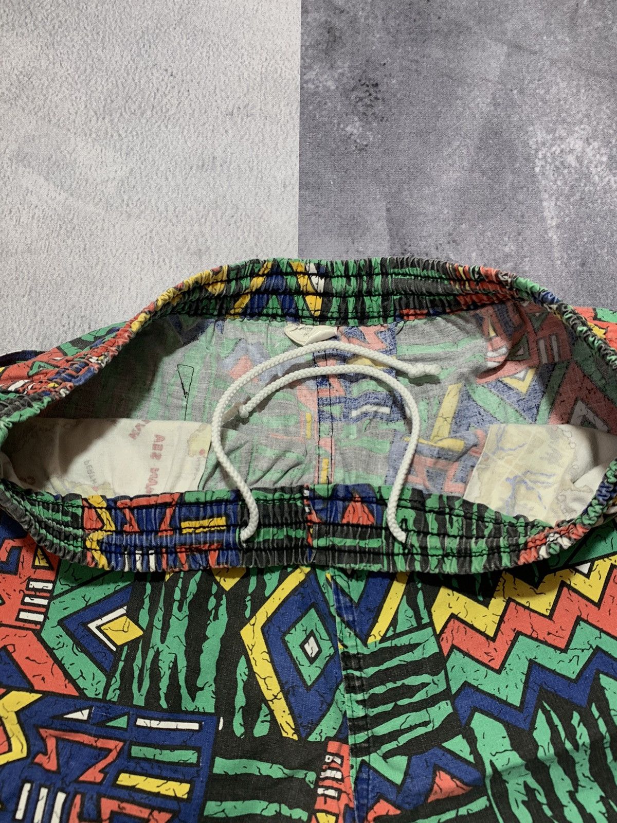 Vintage Vintage 90s art shorts streetwear Hawaiian style size L Size US 36 / EU 52 - 7 Thumbnail
