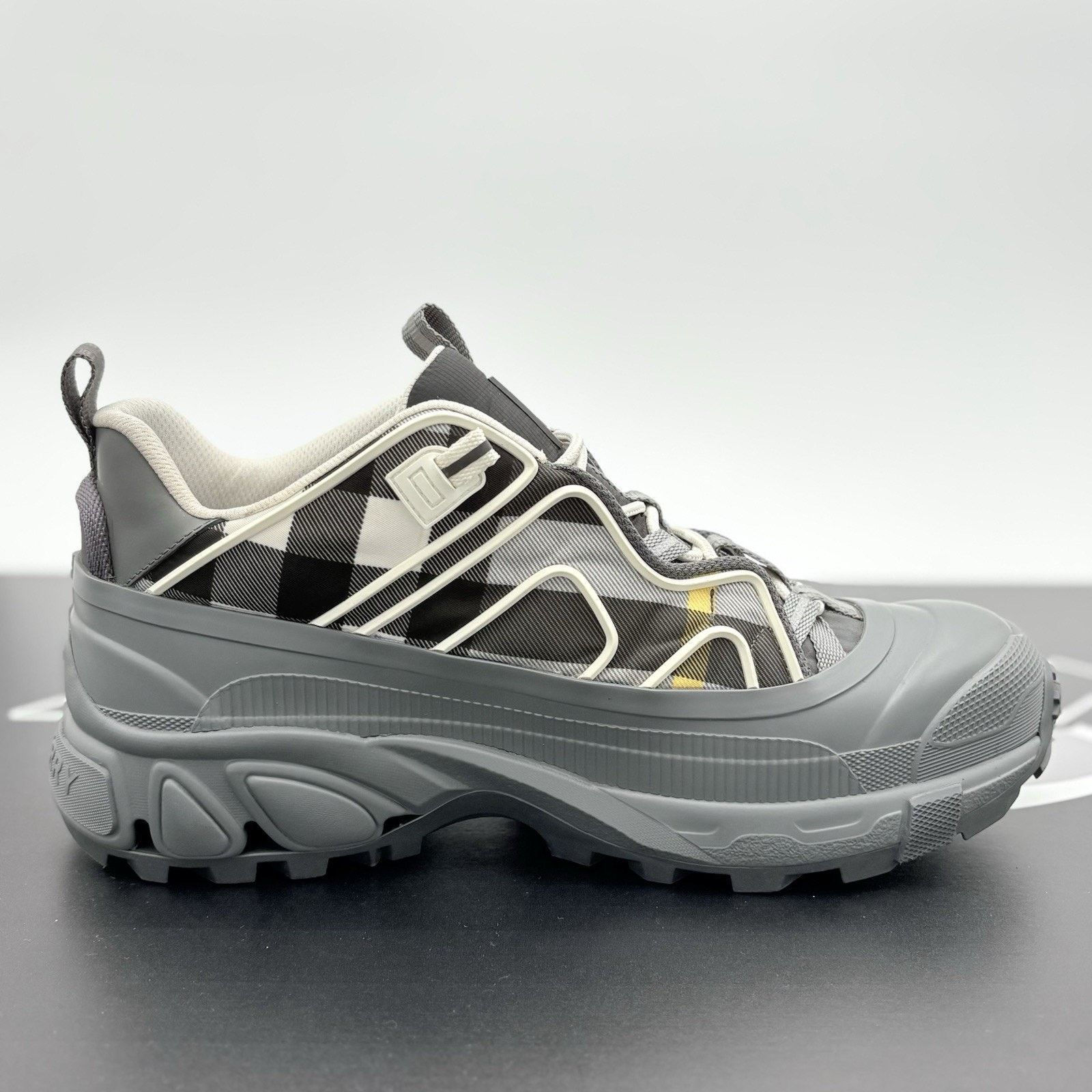 Burberry Burberry Ramsey Vintage Check ' Grey ' | SUPER CLEAN! Size US 11 / EU 44 - 10 Thumbnail