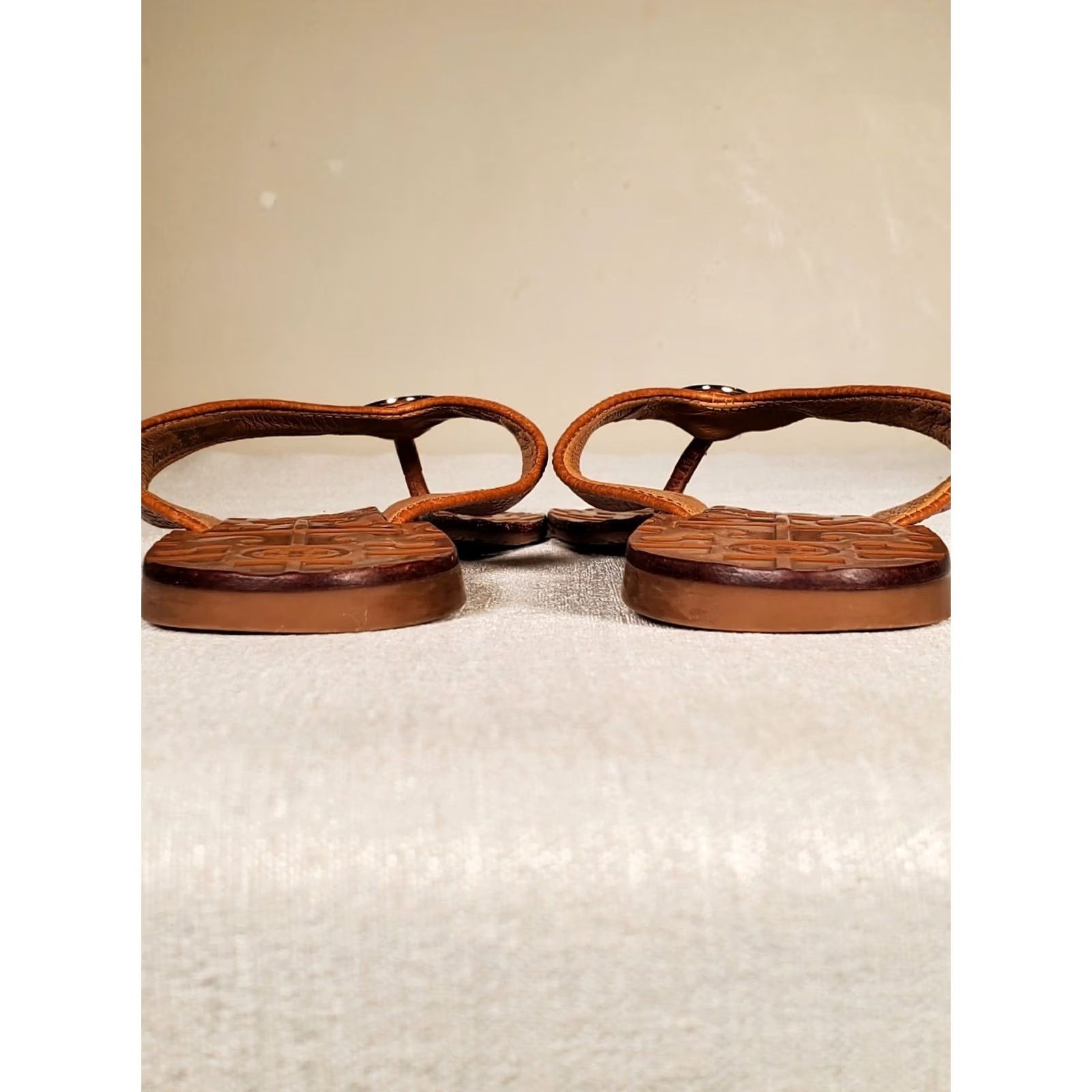 Tory Burch TORY BURCH Thora Caramel Brown Pebbled Leather Gold Logo Flip Flop Sandals Women's US 6 M Leather Sandal Thong Size US 6 / IT 36 - 7 Thumbnail