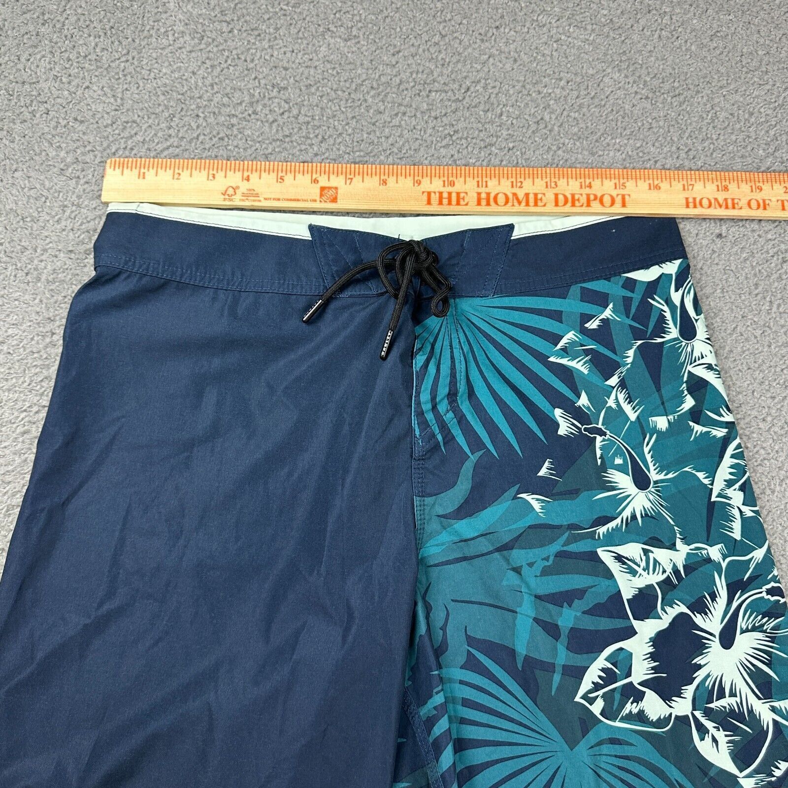 Oakley Oakley Men’s Performance Fit Swim Beach Board Short Size 32 Size US 32 / EU 48 - 7 Thumbnail