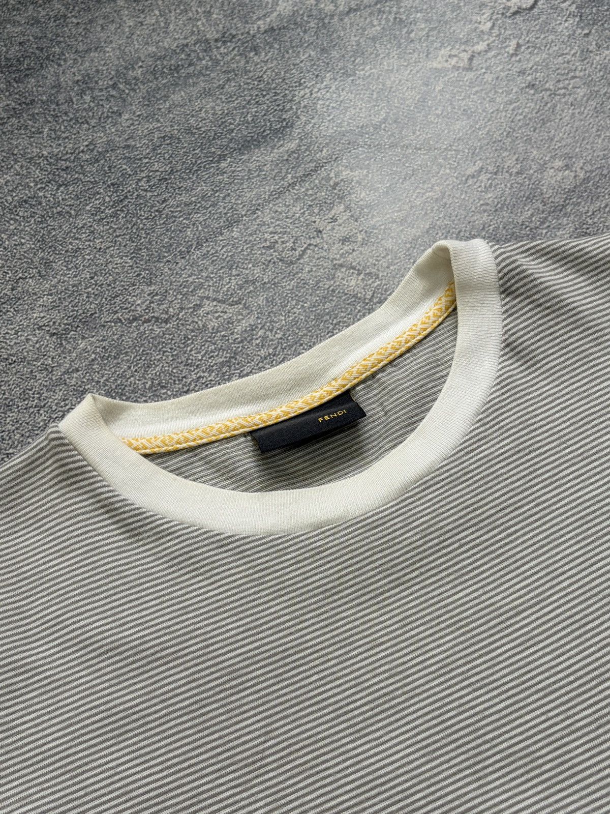 Fendi Fendi Kids Striped Logo Patch T-Shirt Gray White Size 12+ Size XS / US 0-2 / IT 36-38 - 4 Thumbnail