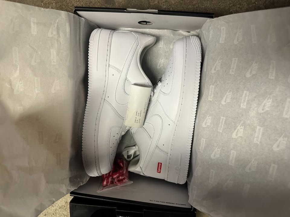 Nike × Supreme Supreme x Nike Air Force 1 - Brand new Size US 9.5 / EU 42-43 - 1 Thumbnail