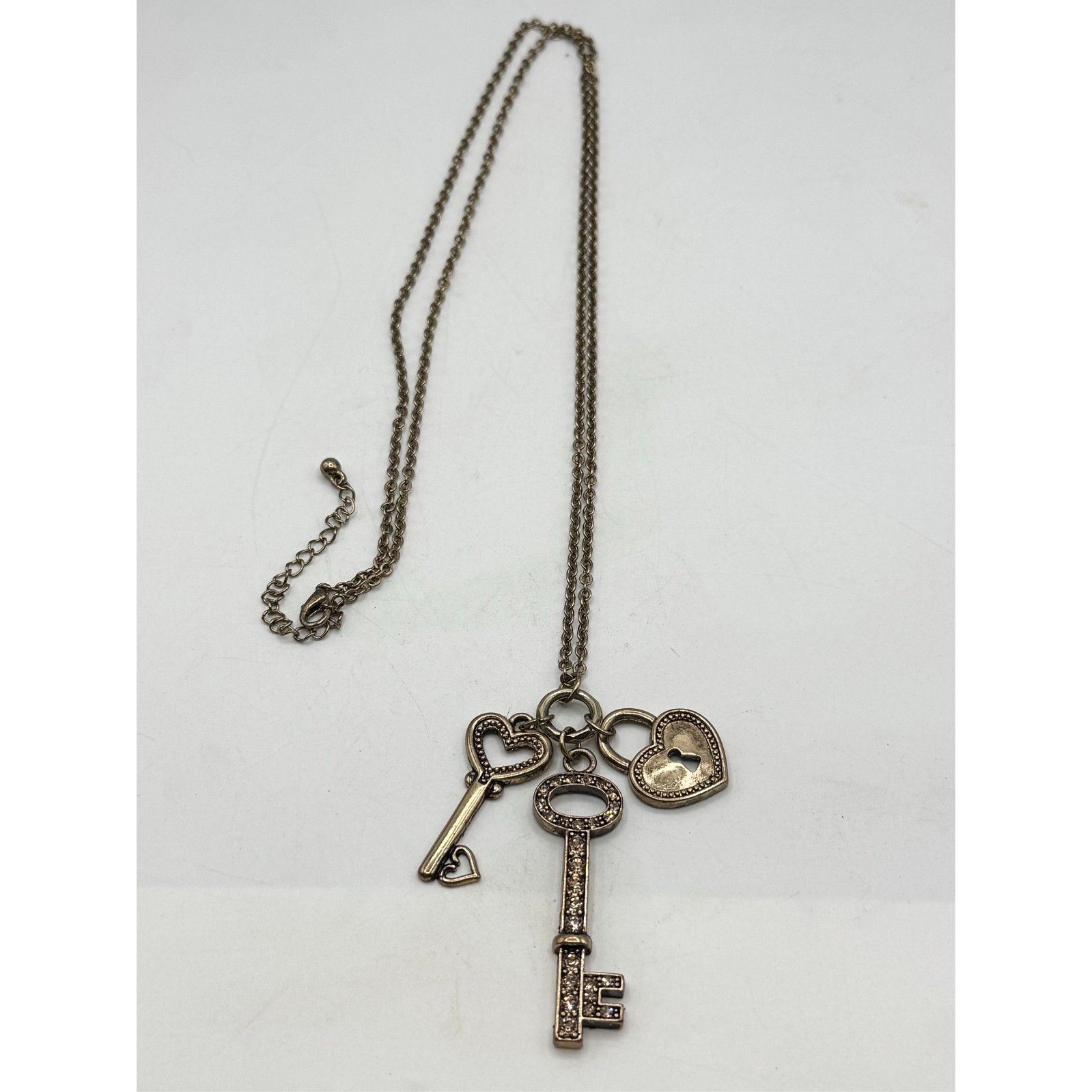 Vintage Vintage long gold rhinestone heart key charm pendant necklac Size ONE SIZE - 4 Thumbnail