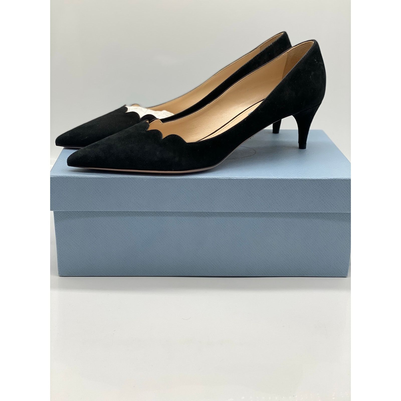 Prada Prada Black Suede Scallop Pointed Pumps sz. 39.5 eu Size US 9.5 / IT 39.5 - 3 Thumbnail