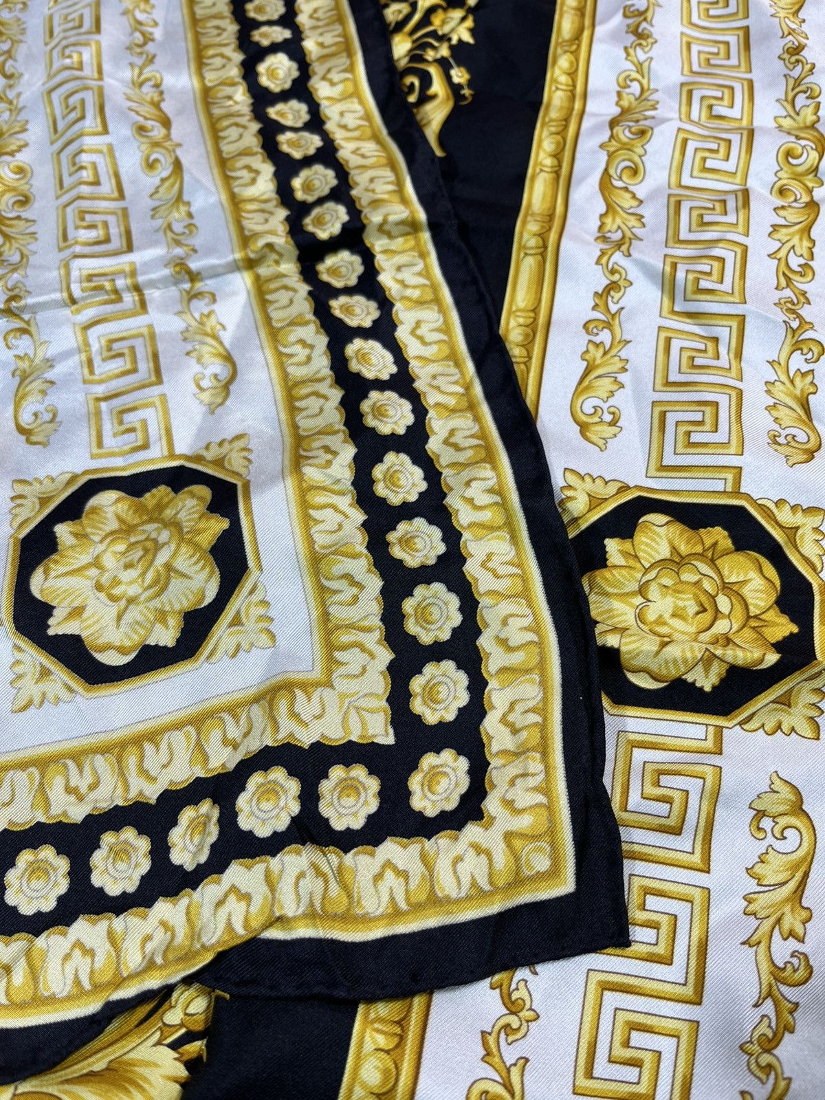 Versace Versace Silk Scarf Very Rare Gold Size ONE SIZE - 15 Thumbnail