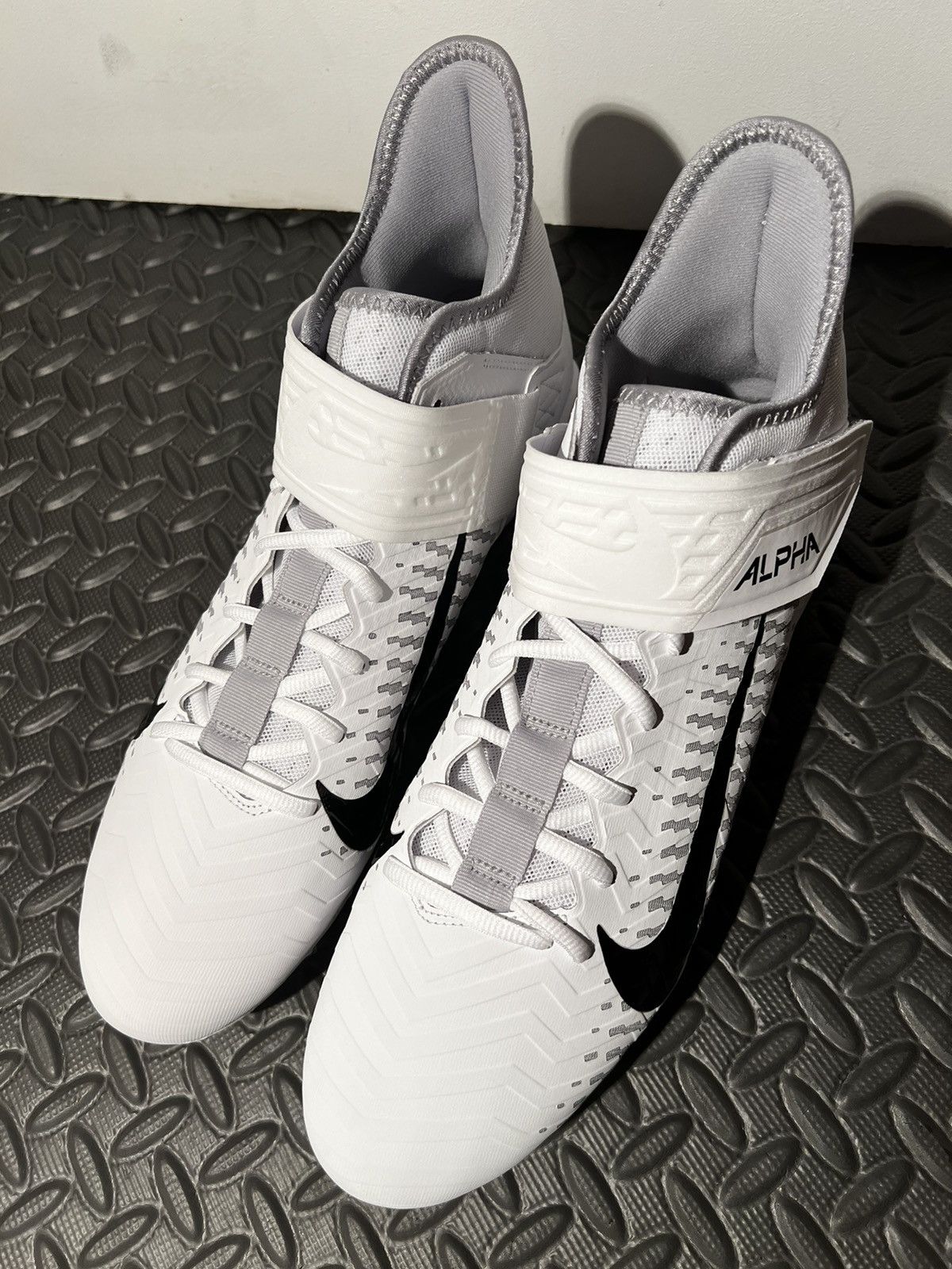 Nike NEW Nike Alpha Menace Pro 2 White size 12.5 Football cleats Size US 12.5 / EU 45-46 - 3 Thumbnail