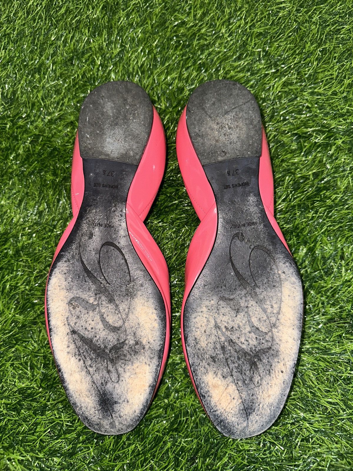 Roger Vivier Roger Vivier Dorsay patent leather ballet flats size 37.5 Size US 7.5 / IT 37.5 - 6 Thumbnail