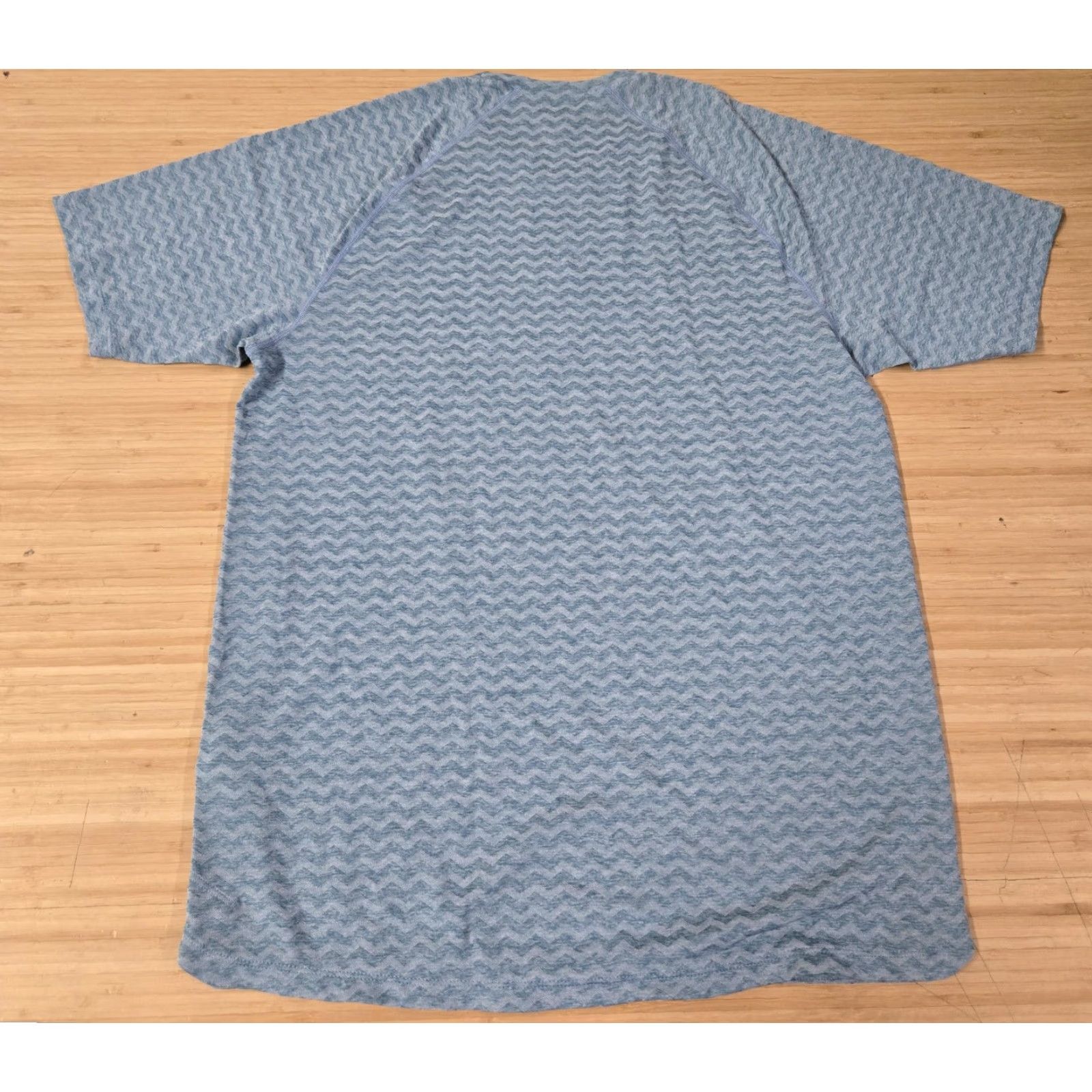 Patagonia Patagonia Shirt Mens M Blue Wave Pattern Raglan Short Sleeve Performance Jersey Polyester Crew Neck T-Shirt Size US M / EU 48-50 / 2 - 5 Thumbnail