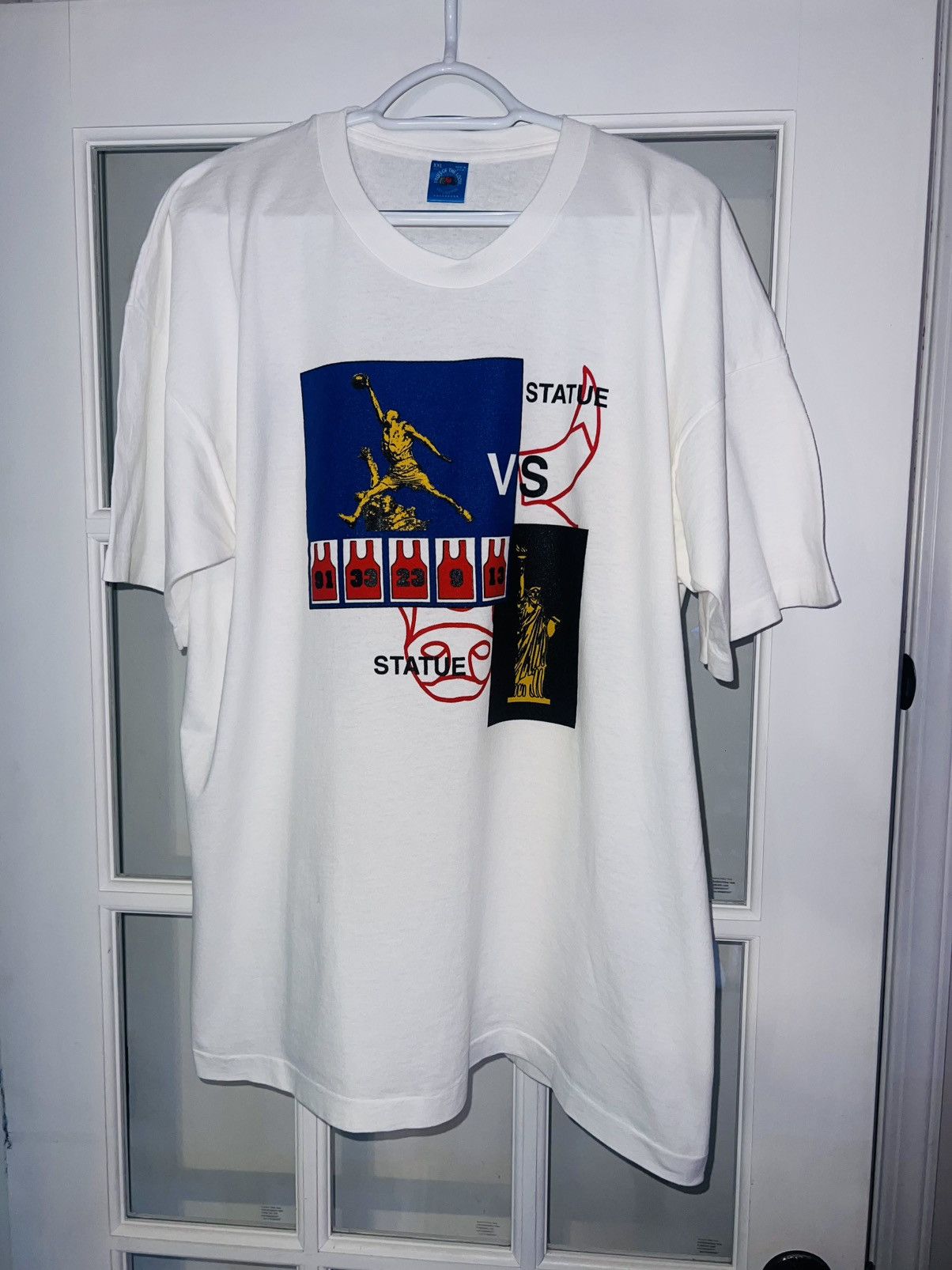 Fruit Of The Loom VTG Air Jordan 90s AOP ‘Statue vs Statue’ Single Stitch Size US XXL / EU 58 / 5 - 2 Thumbnail