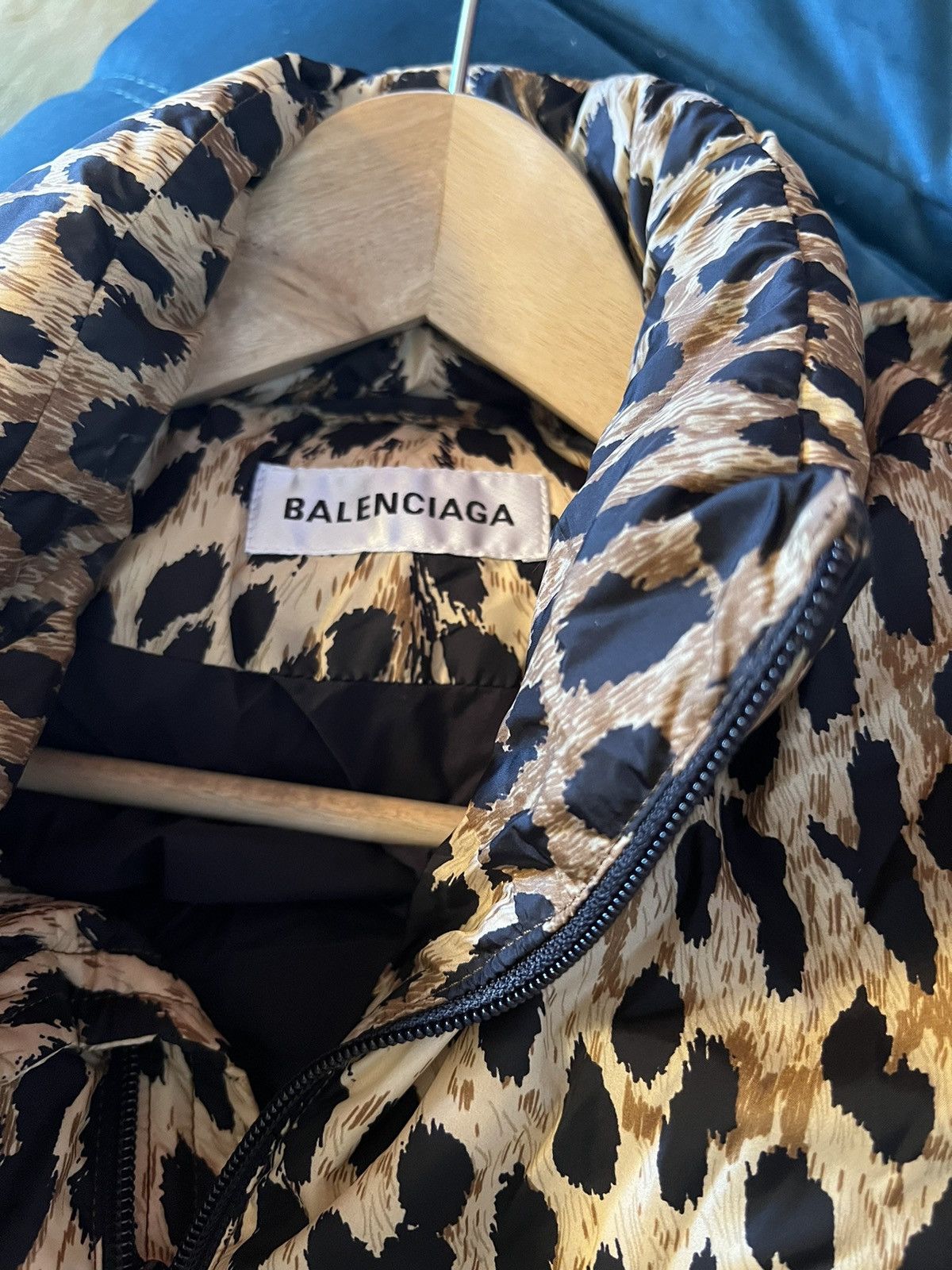 Balenciaga 🐆 REMOVING SOON🐆 FW19 balenciaga puffer c shape leopard Size US S / EU 44-46 / 1 - 5 Thumbnail