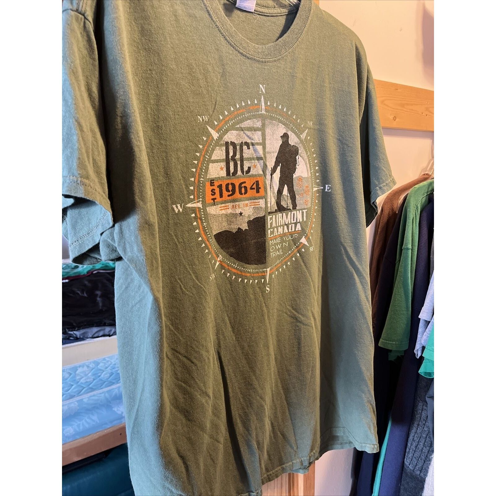 Gildan Gildan Men XL Olive Green Canada Short Sleeve Cotton T-Shirt Size US XL / EU 56 / 4 - 8 Thumbnail