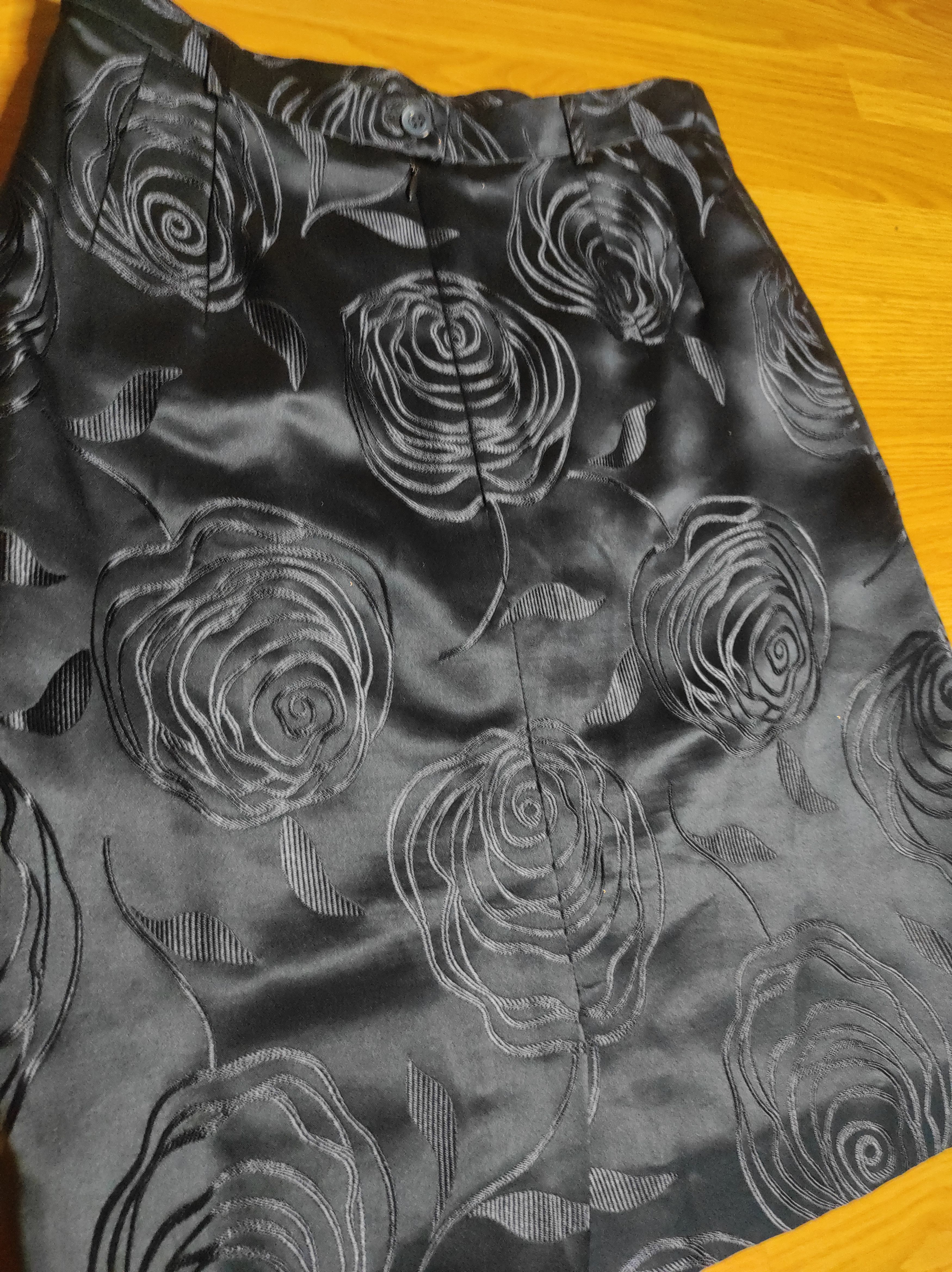 Escada **NEW! Escada Silk Rose Navy Skirt** Size 30" / US 8 / IT 44 - 3 Thumbnail
