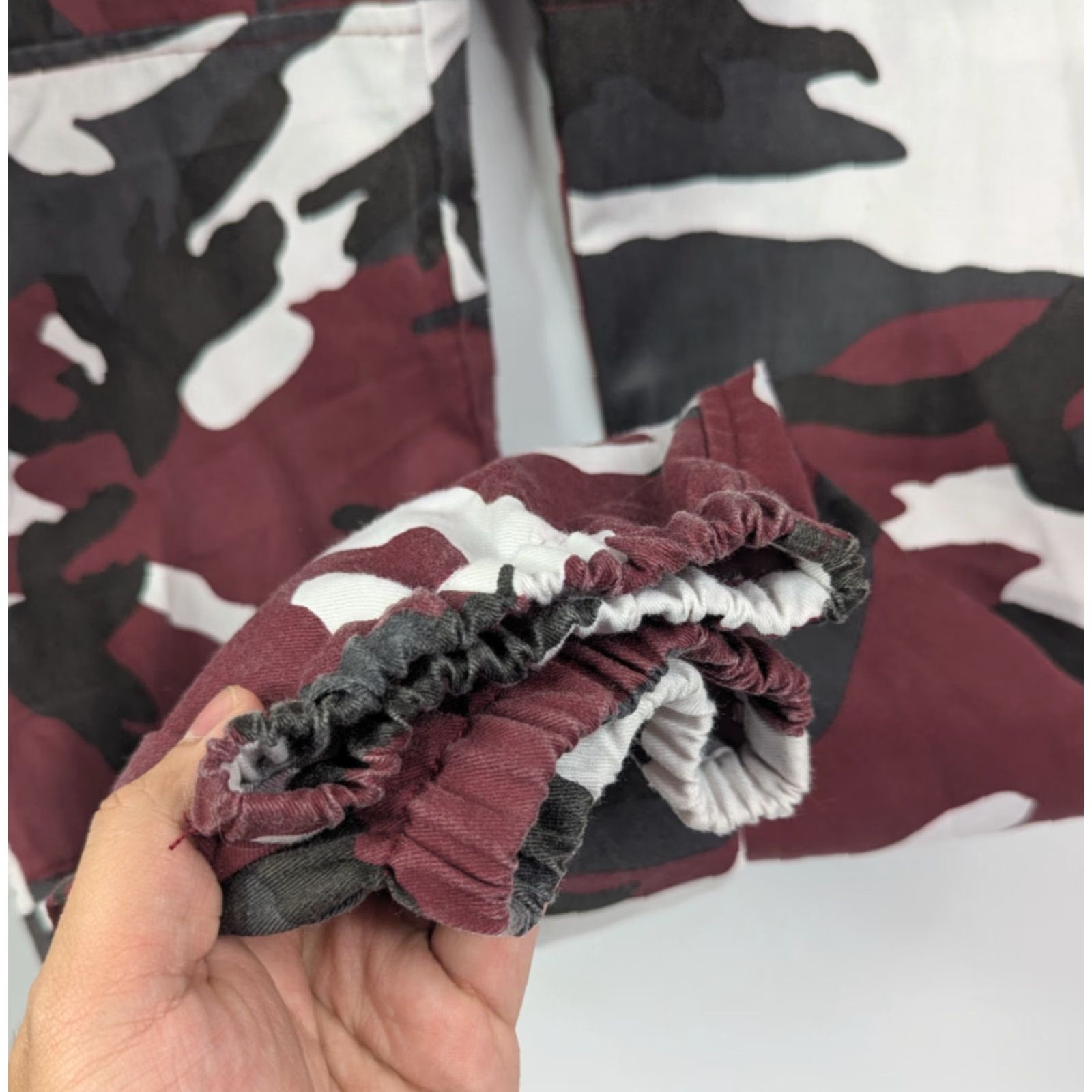 Missguided NWT Missguided Red Camo Cargo Printed Combat Trousers Joggers Women's Size 6 Size 28" / US 6 / IT 42 - 2 Thumbnail