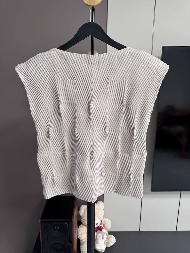Issey Miyake Issey Miyake size:1 Beige origami flower bud short-sleeved Size XS / US 0-2 / IT 36-38 - 2 Thumbnail