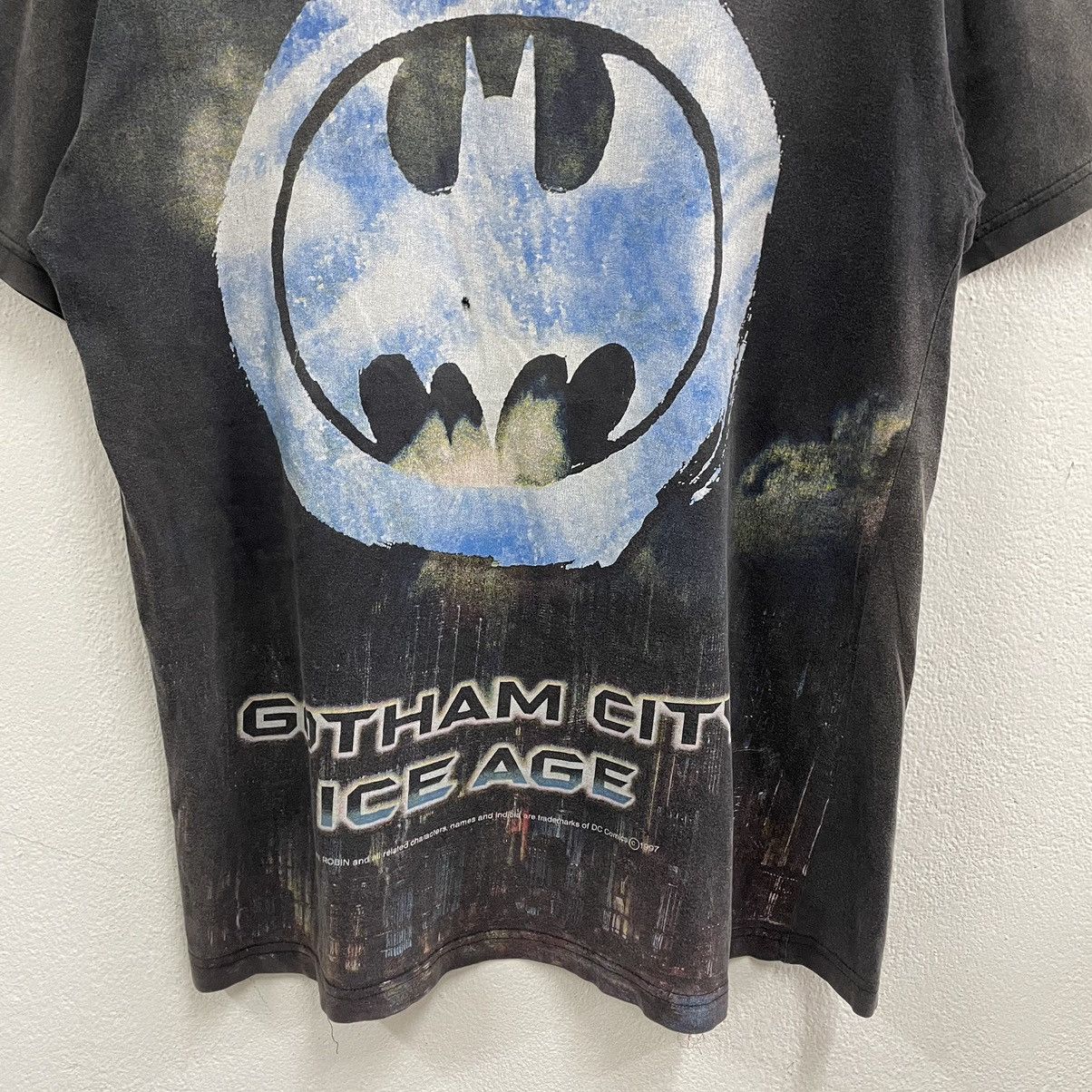 DC Comics × Vintage 🔥Vintage 1997 Batman Gotham City Ice Age Overprint Promo Tee Size US L / EU 52-54 / 3 - 4 Thumbnail