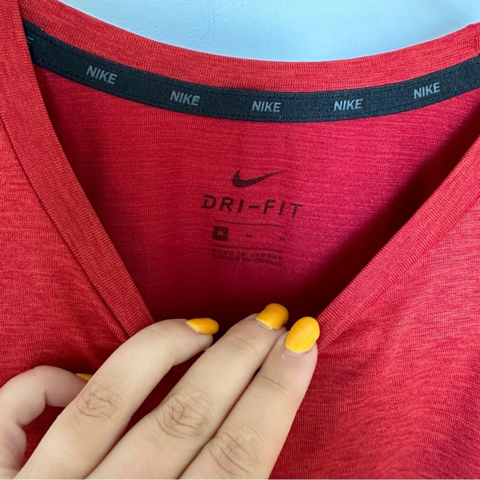 Nike NIKE Bright Red Dri Fit Logo Short Sleeve Tee T Shirt Top Size US M / EU 48-50 / 2 - 8 Thumbnail