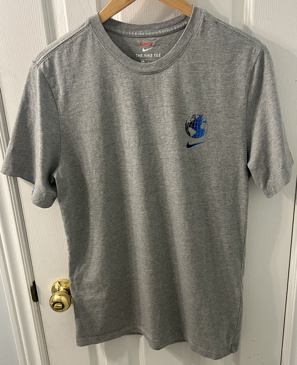 Nike Nike Sportswear Worldwide Globe SS Tee Mens Grey T-shirt M Size US M / EU 48-50 / 2 - 1 Thumbnail