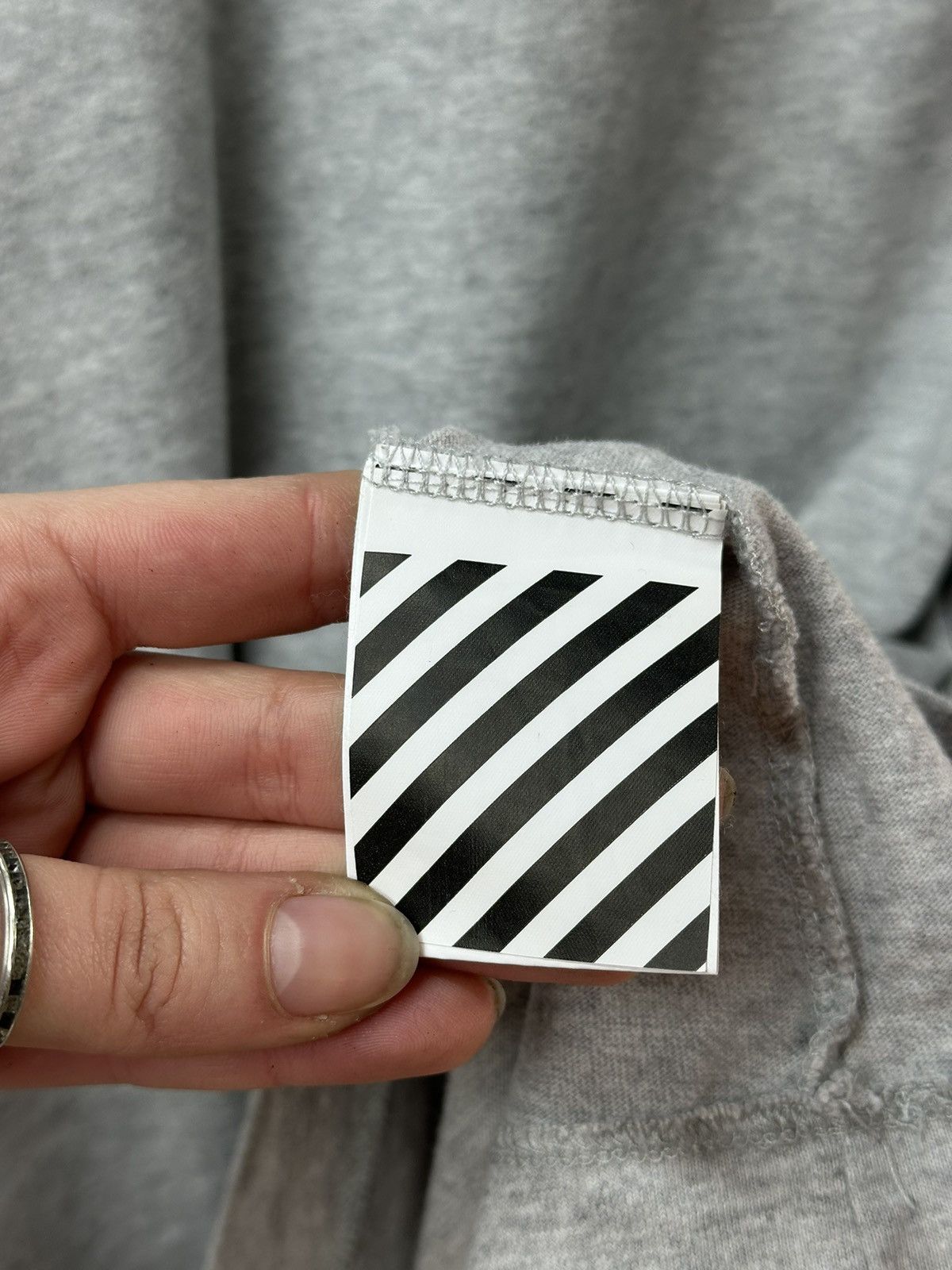 Off-White Vintage Off-White Cabin Baggage Arrows Tee Y2k Size US L / EU 52-54 / 3 - 10 Thumbnail