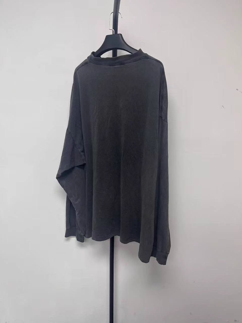 Balenciaga Balenciaga Grey Logo Print Crewneck Long Sleeve Tee 4 Size US XL / EU 56 / 4 - 2 Thumbnail