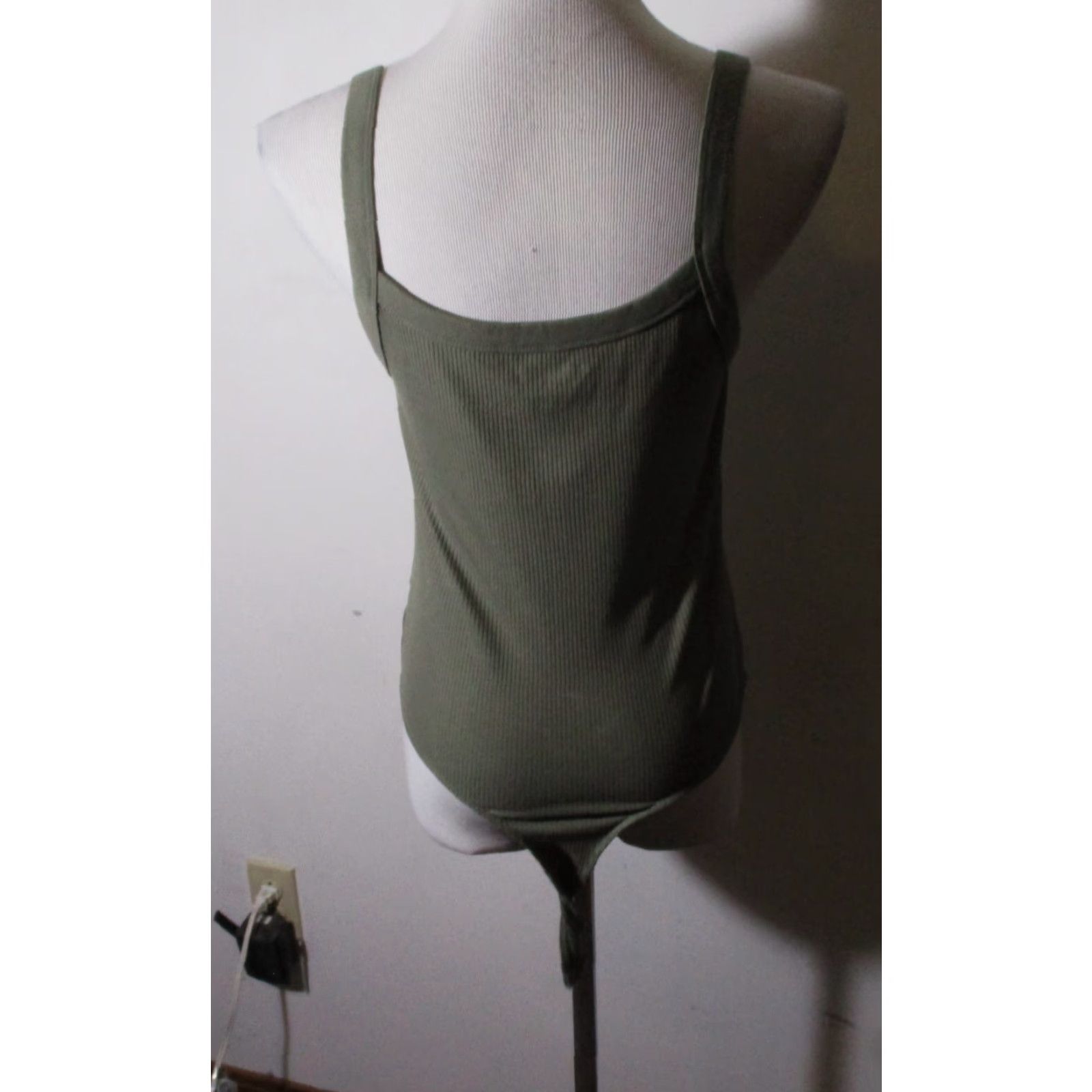 American Eagle Outfitters AMERICAN EAGLE Green Sleeveless Top L Women NWOT Body Shirt Stretch Casual Top Size L / US 10 / IT 46 - 5 Thumbnail
