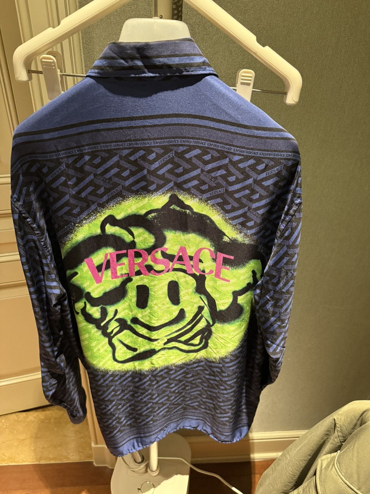 Versace Greca Monogram & Medusa Smile Print Silk Shirt size39 Size US M / EU 48-50 / 2 - 8 Thumbnail