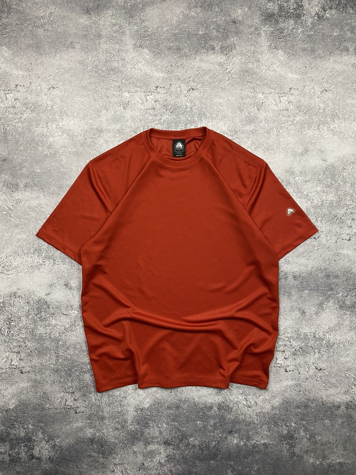 Nike ACG Vintage Nike ACG Red T-Shirt Rare Y2K Tee Size US M / EU 48-50 / 2 - 1 Thumbnail