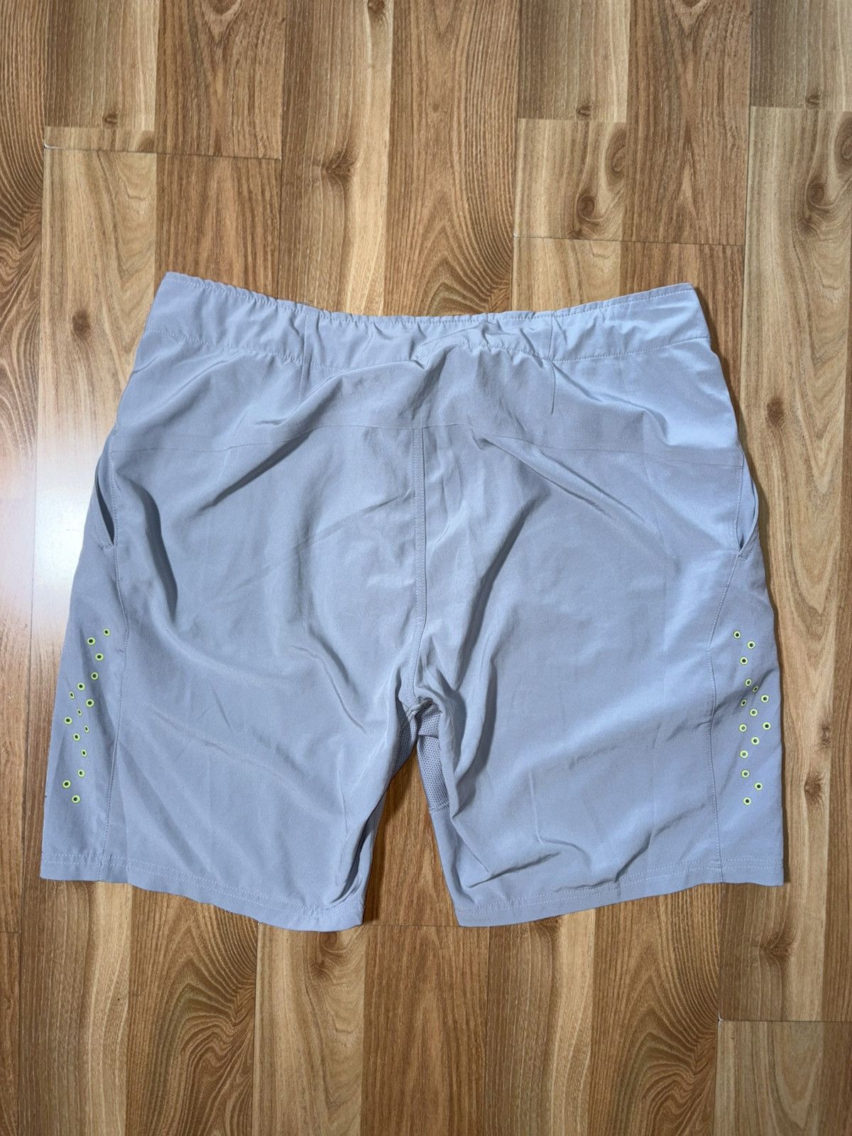 Nike Vintage 2012 Nike Dri-FIT "Volt"Laser Cut Distance Shorts XL Size US 38 / EU 54 - 2 Thumbnail