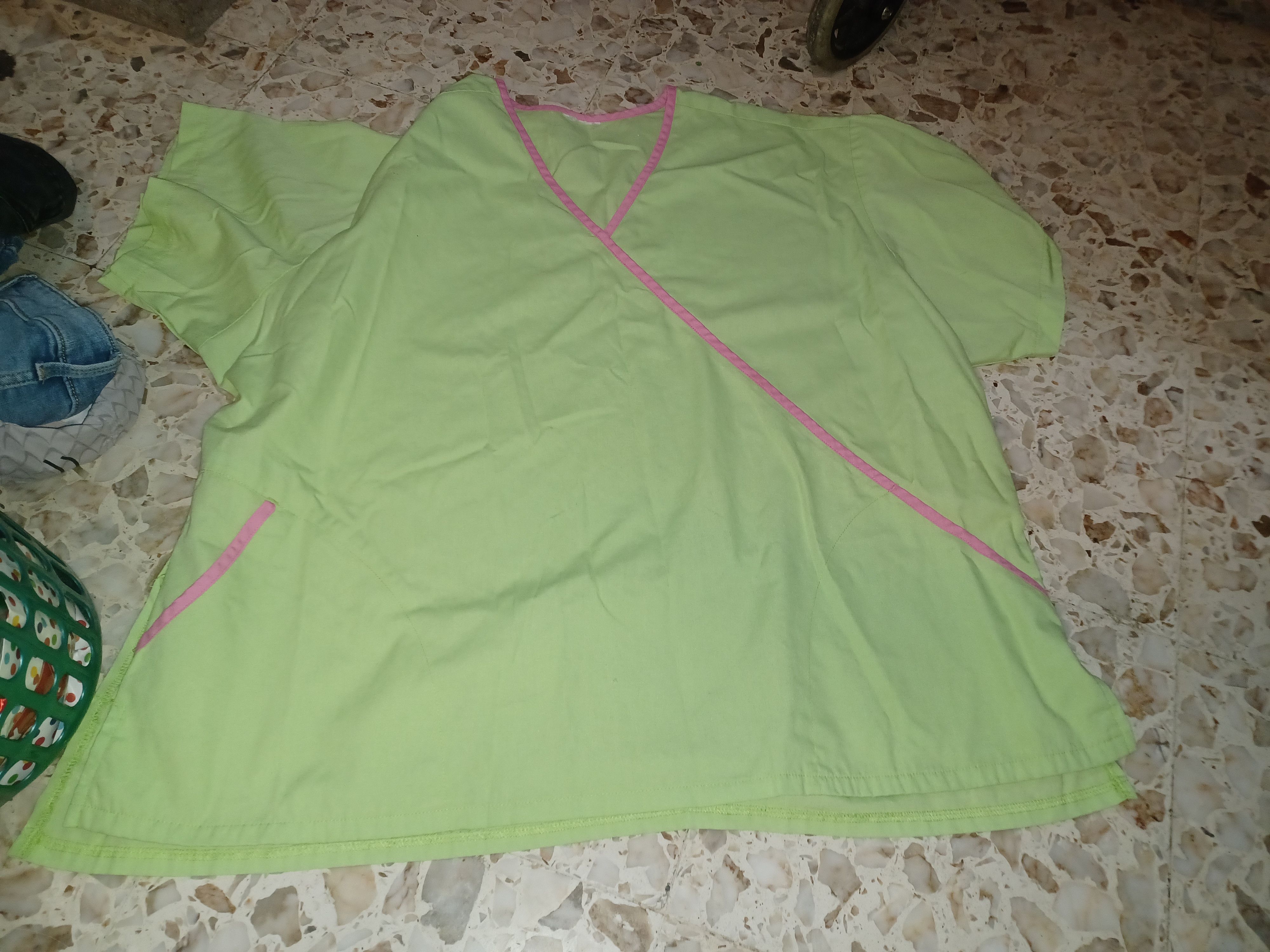 Other Scrub Top Women's SZ 2-3XL Size XXL / US 16-18 / IT 52-54 - 1 Thumbnail