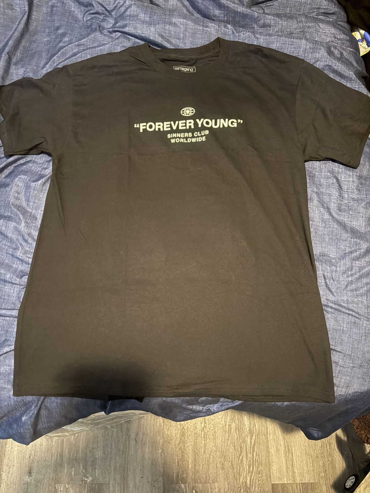 Other Forever Young with Red Roses on Back Shirt Size US L / EU 52-54 / 3 - 1 Thumbnail