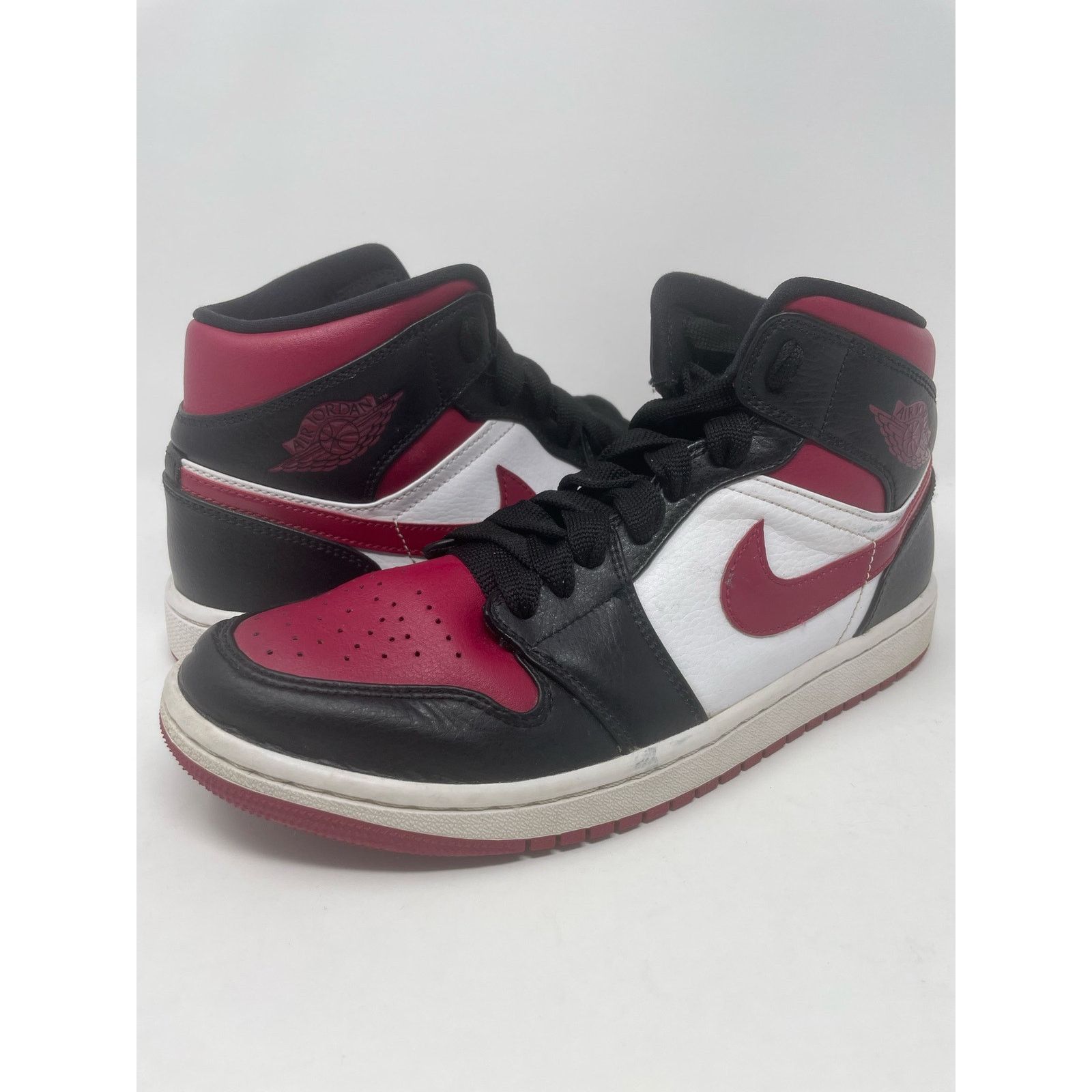 Jordan Brand Nike Air Jordan Retro 1 Mid Red Black 554724-066 Men Size 8 Size US 8 / EU 41 - 4 Thumbnail