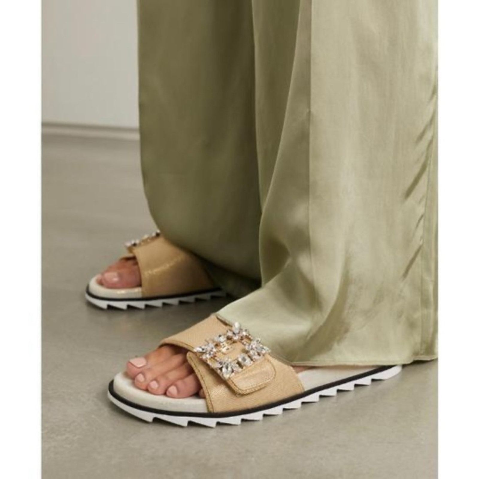 Roger Vivier Roger Vivier Slidyviv crystal embellished slides sandals Size US 10 / IT 40 - 2 Thumbnail