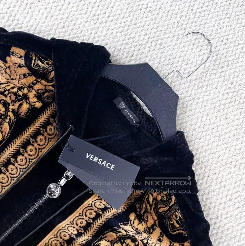 Versace Versace Black gold velvet baroque medusa logo zip up hoodi Size US L / EU 52-54 / 3 - 3 Thumbnail