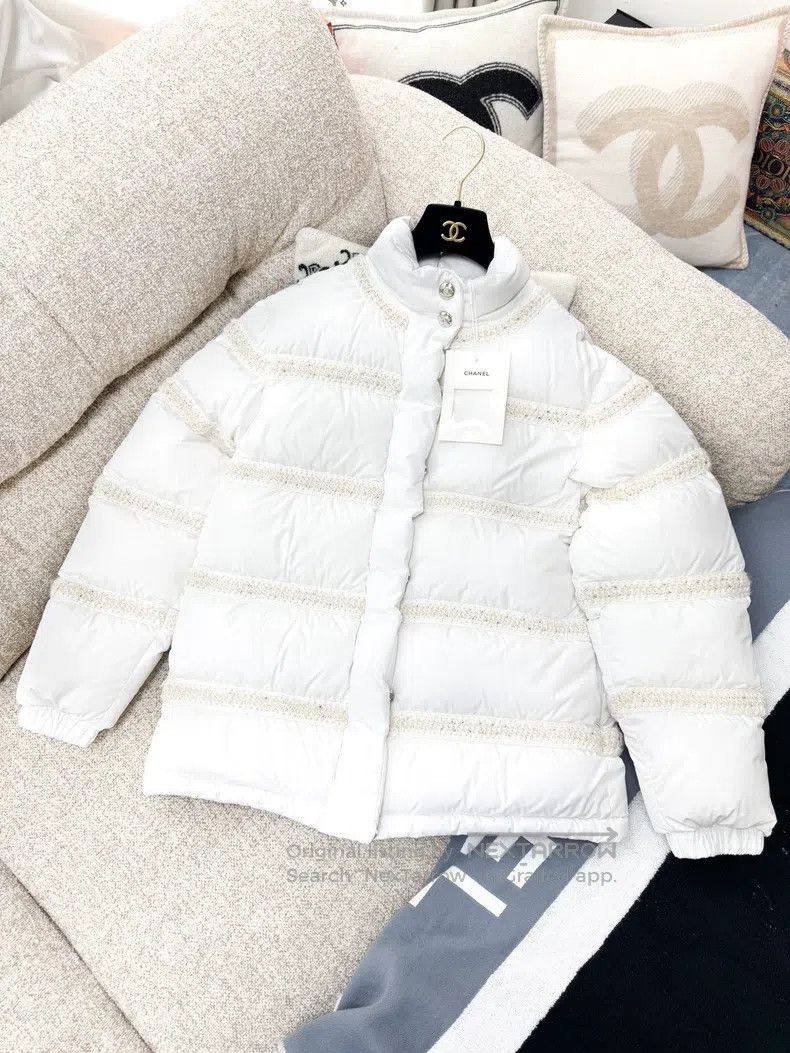 Chanel Chanel 24N Snow White White laced Down Jacket Size XXS / US 00 / IT 34 - 1 Thumbnail