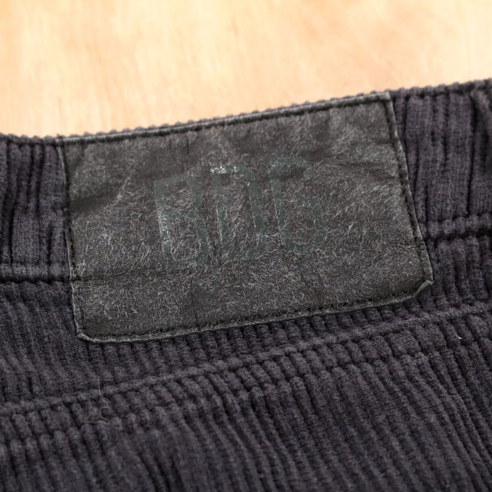Bdg BDG High Rise Mom Corduroy Pants Jeans 26 x 28 Black Women Slim 90s y2k Indie Sleaze Bodys? Size 26" / US 2 / IT 38 - 3 Thumbnail